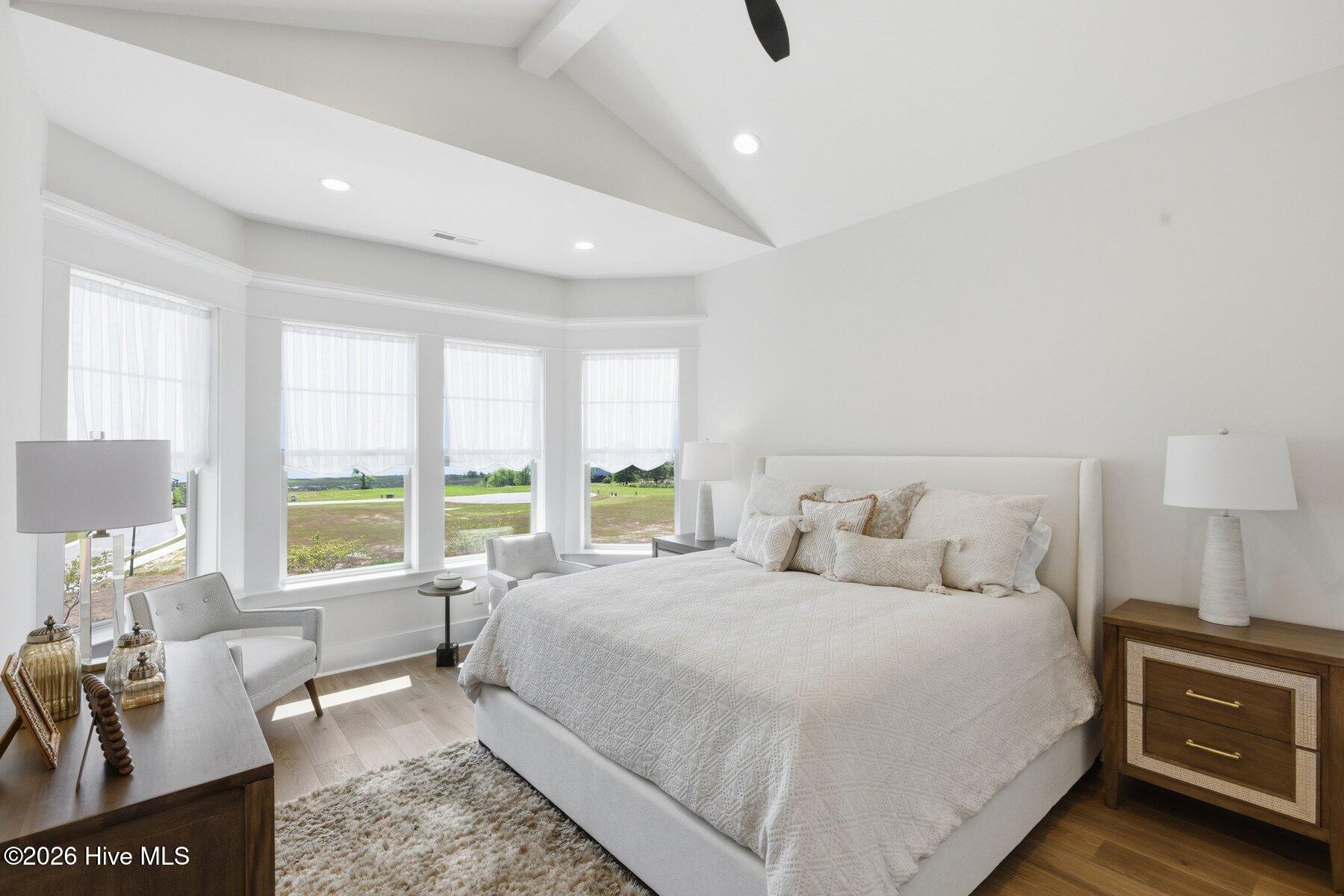 100490520 | Photo 27