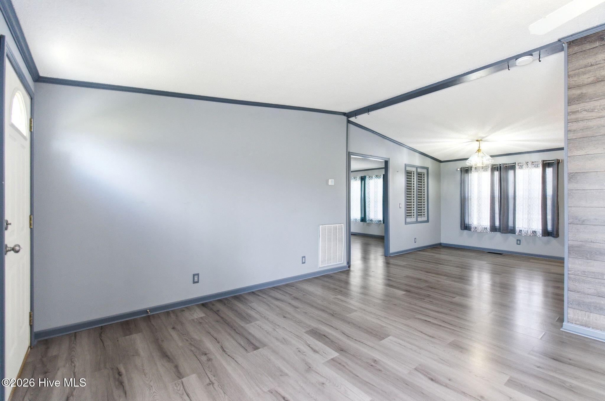 100561551 | Photo 11