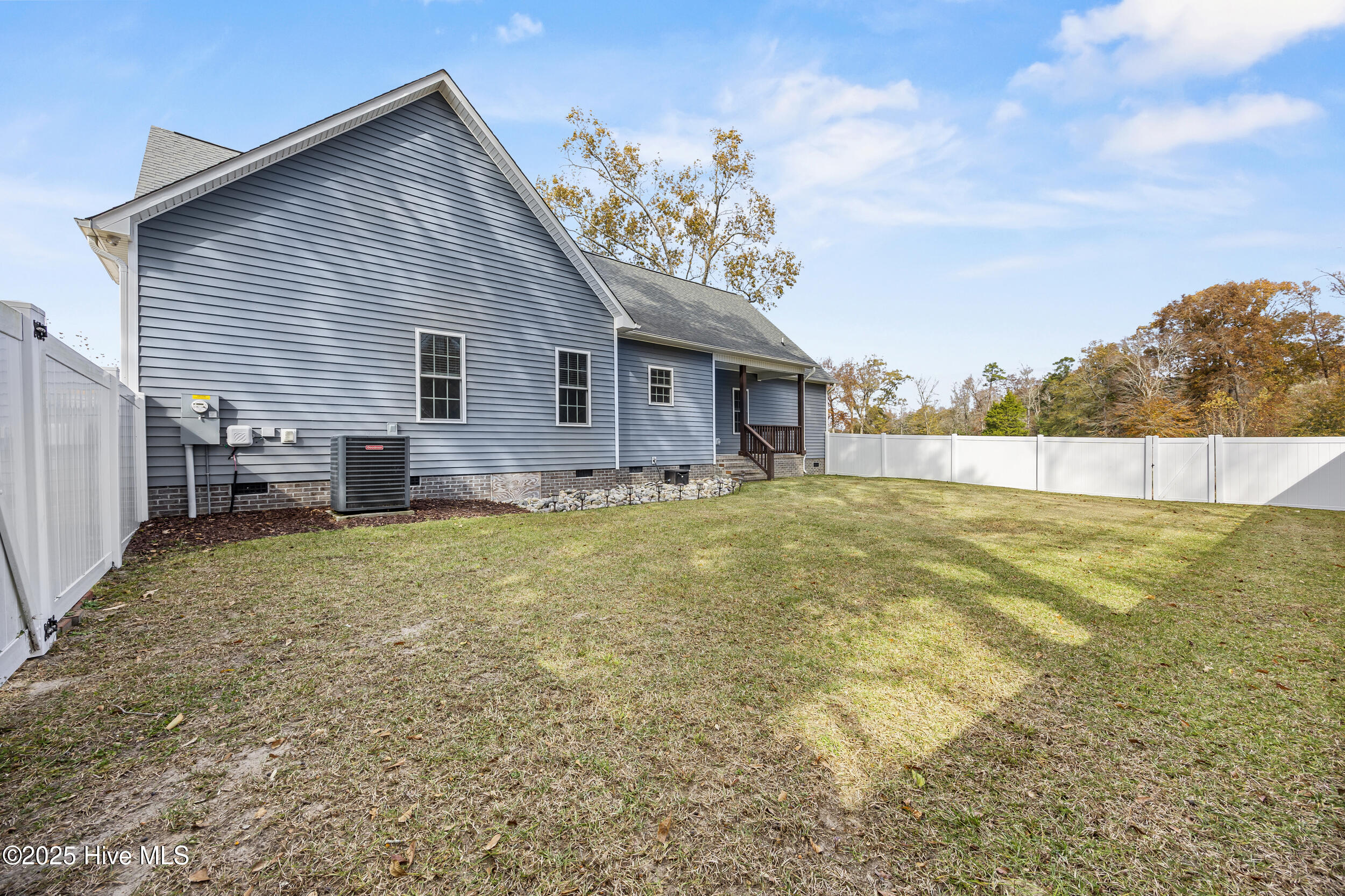 100542328 | Photo 45