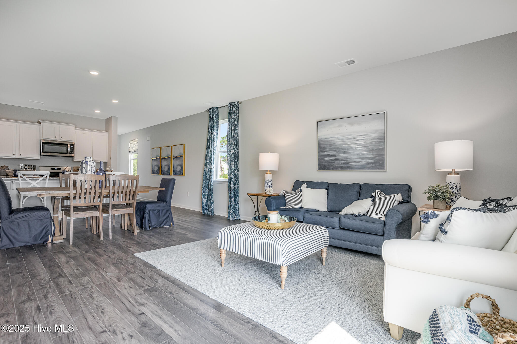 100544317 | Photo 13