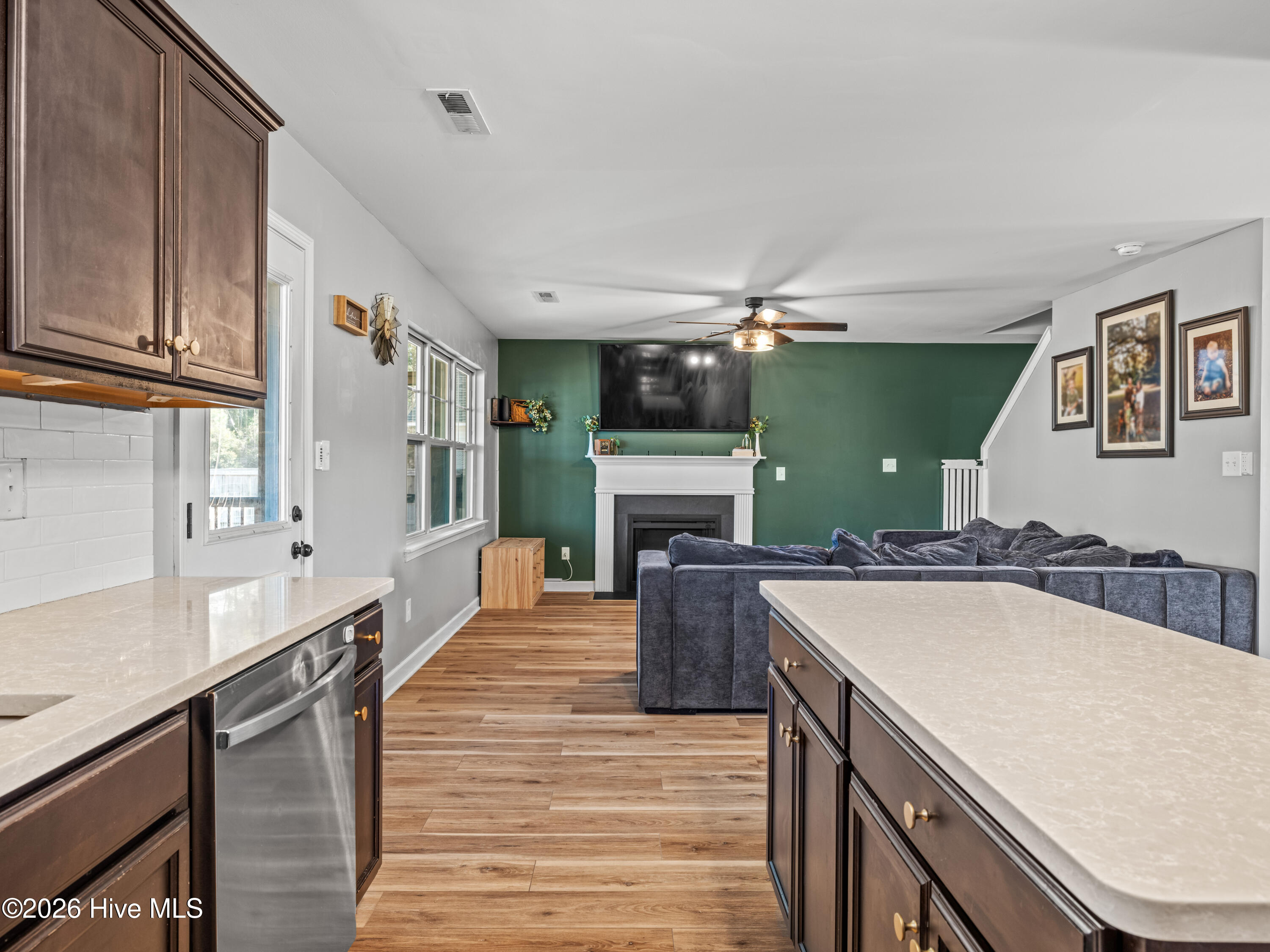 100549966 | Photo 23