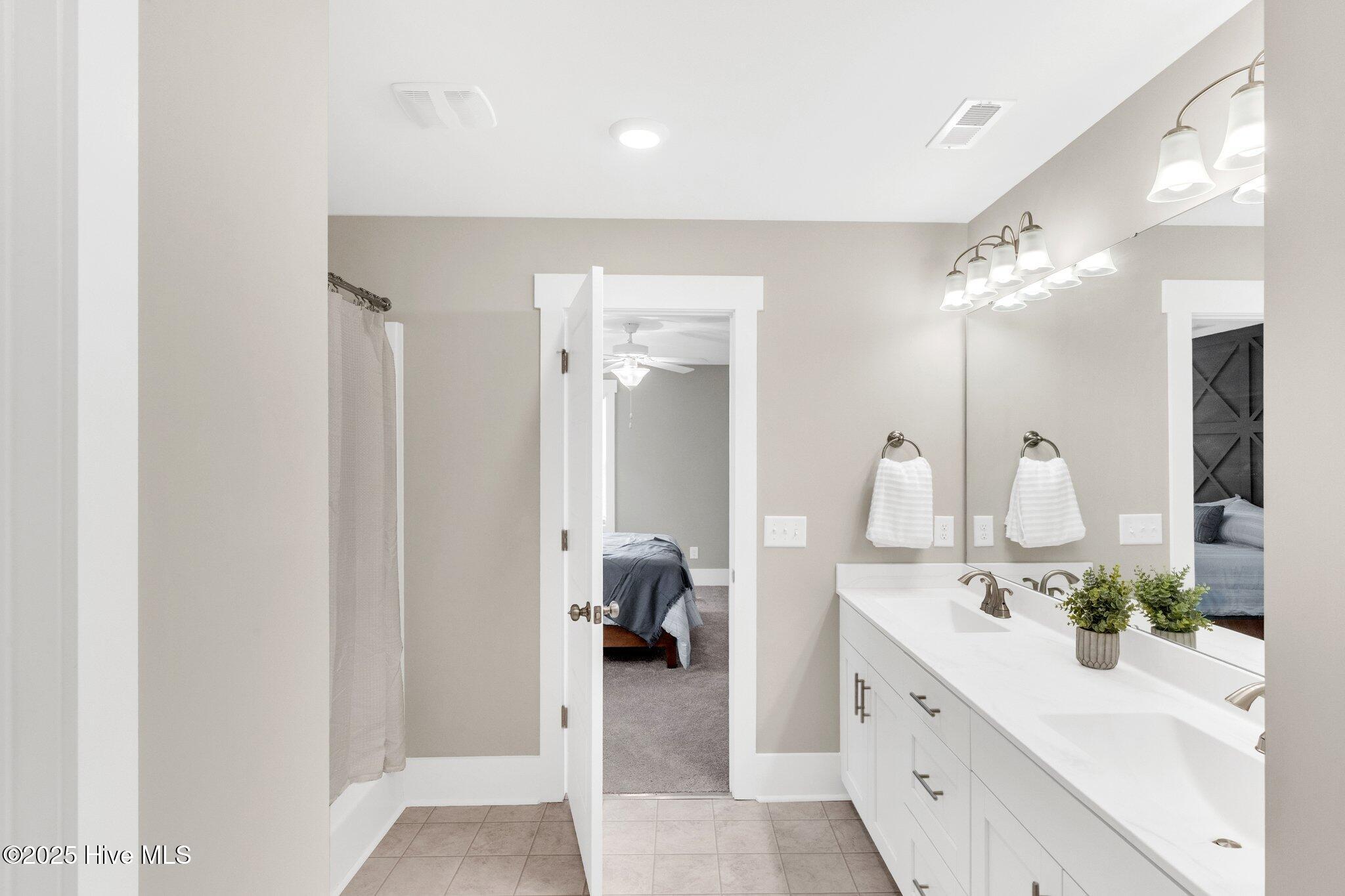 100515824 | Photo 12