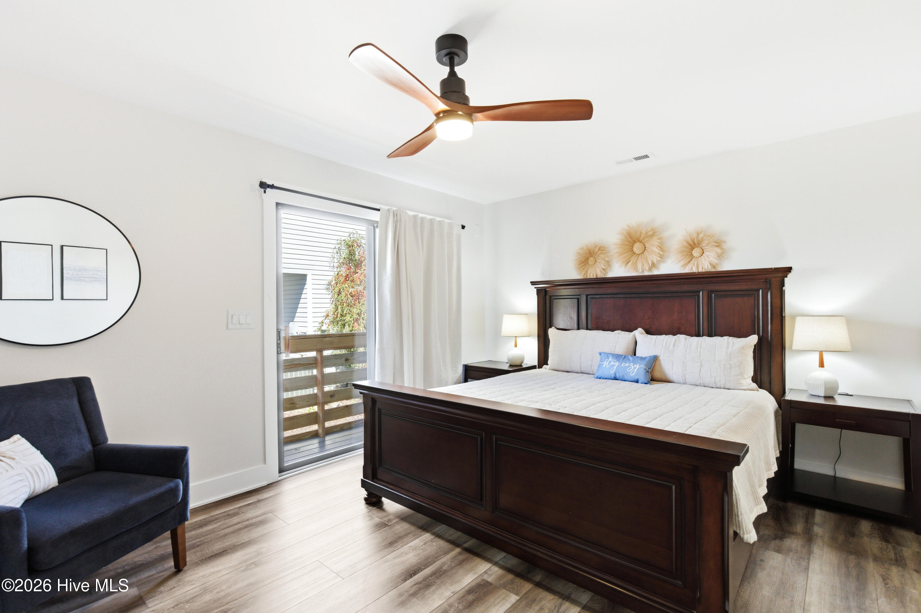 100564276 | Photo 38