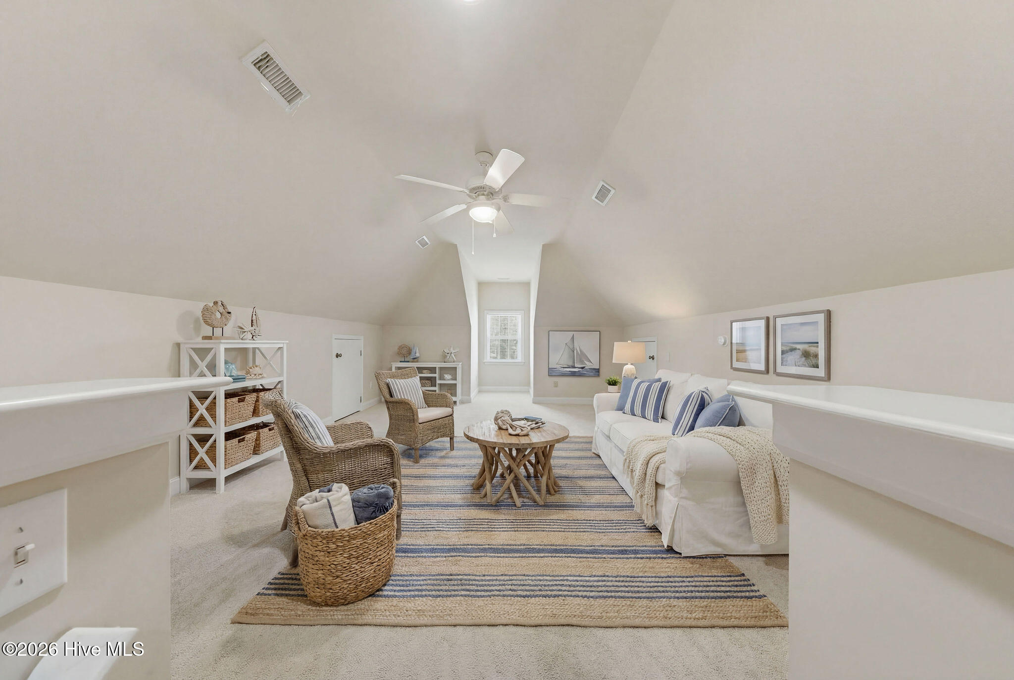 100560858 | Photo 51