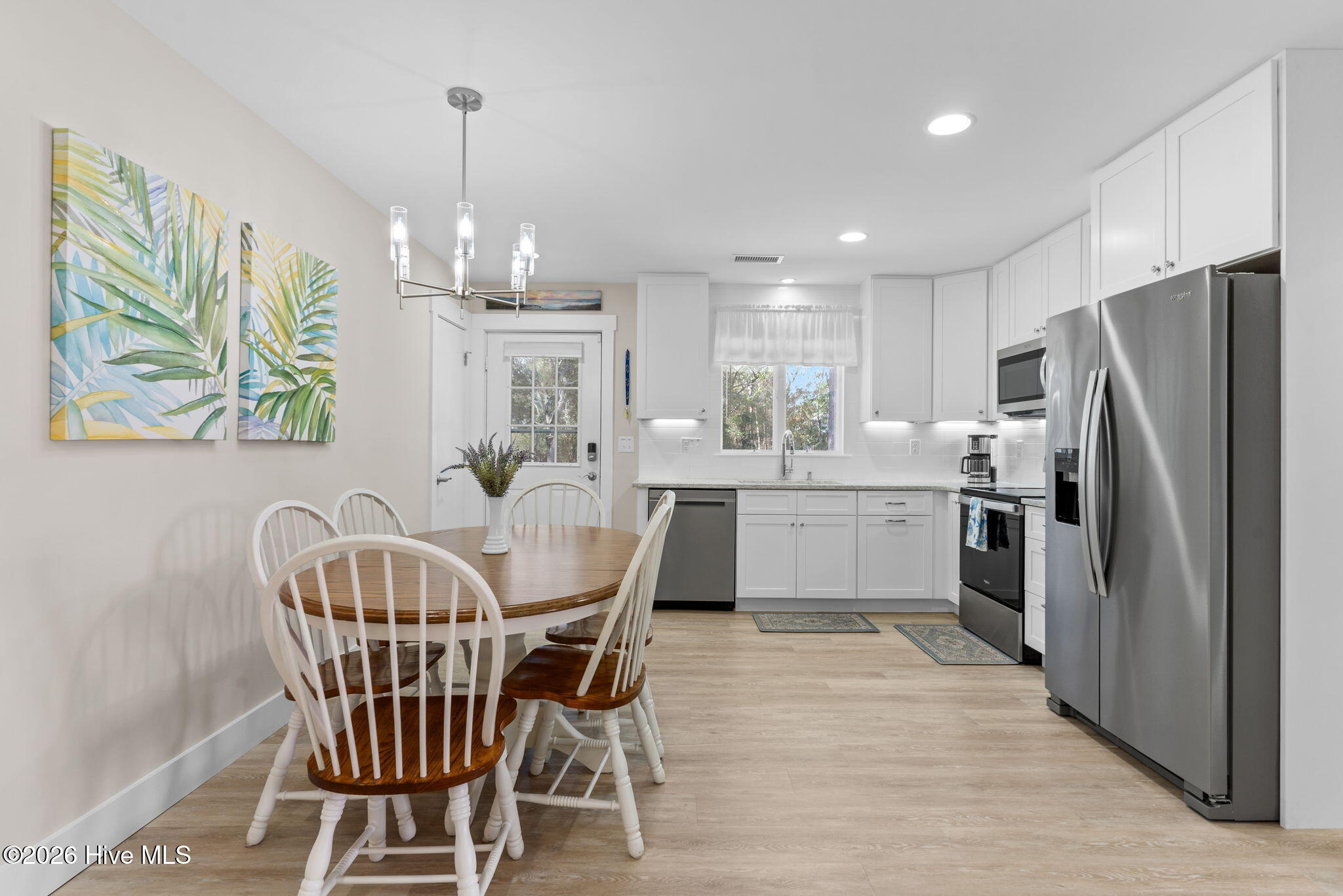 100562646 | Photo 16