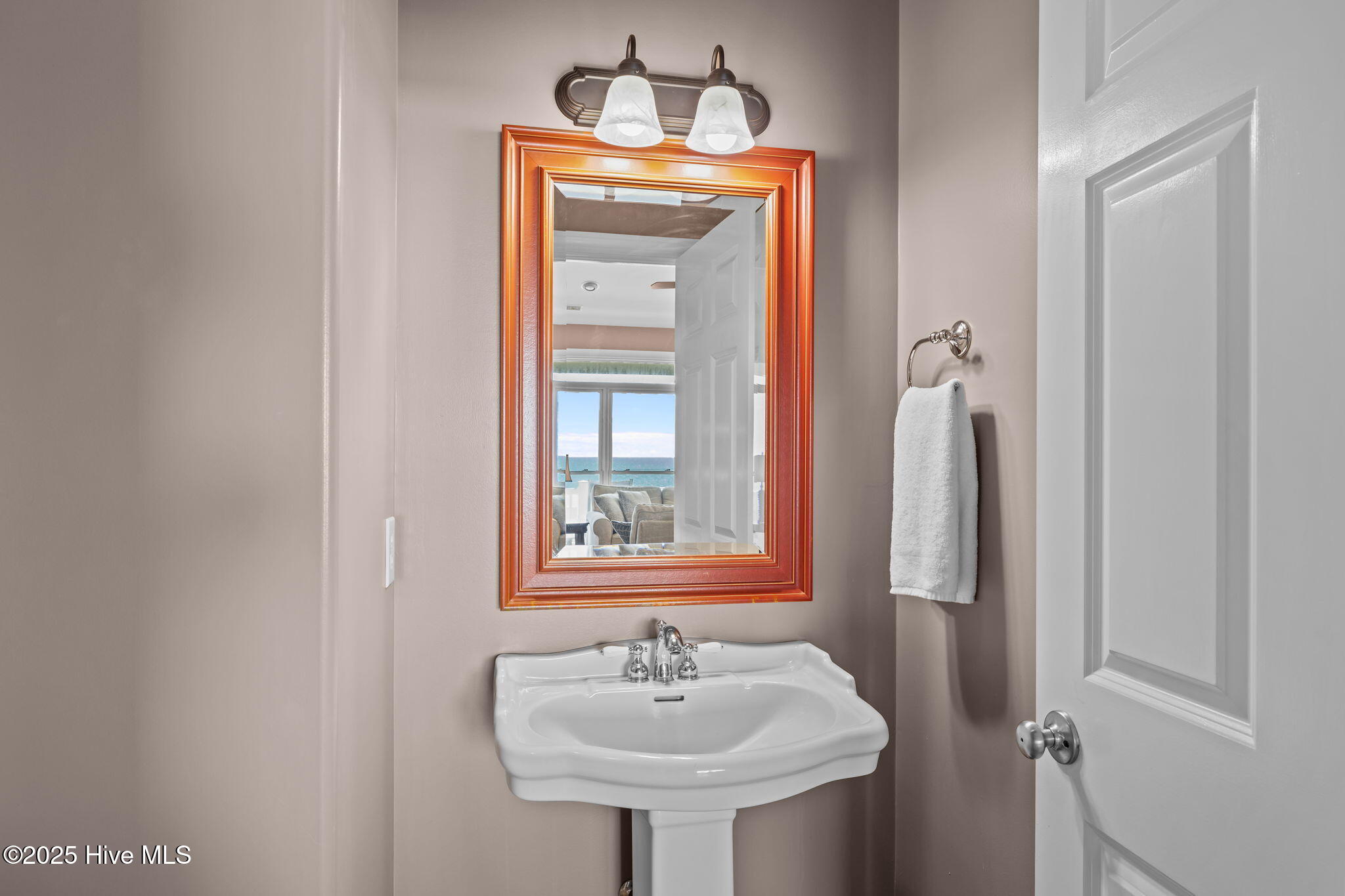 100531383 | Photo 22