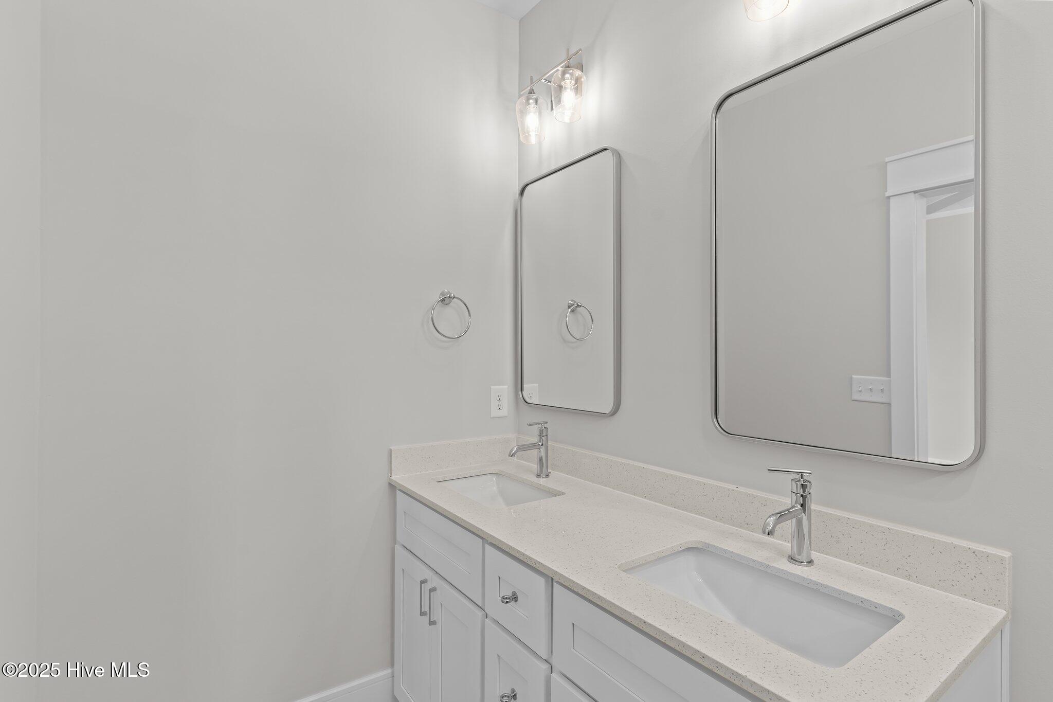 100489712 | Photo 24