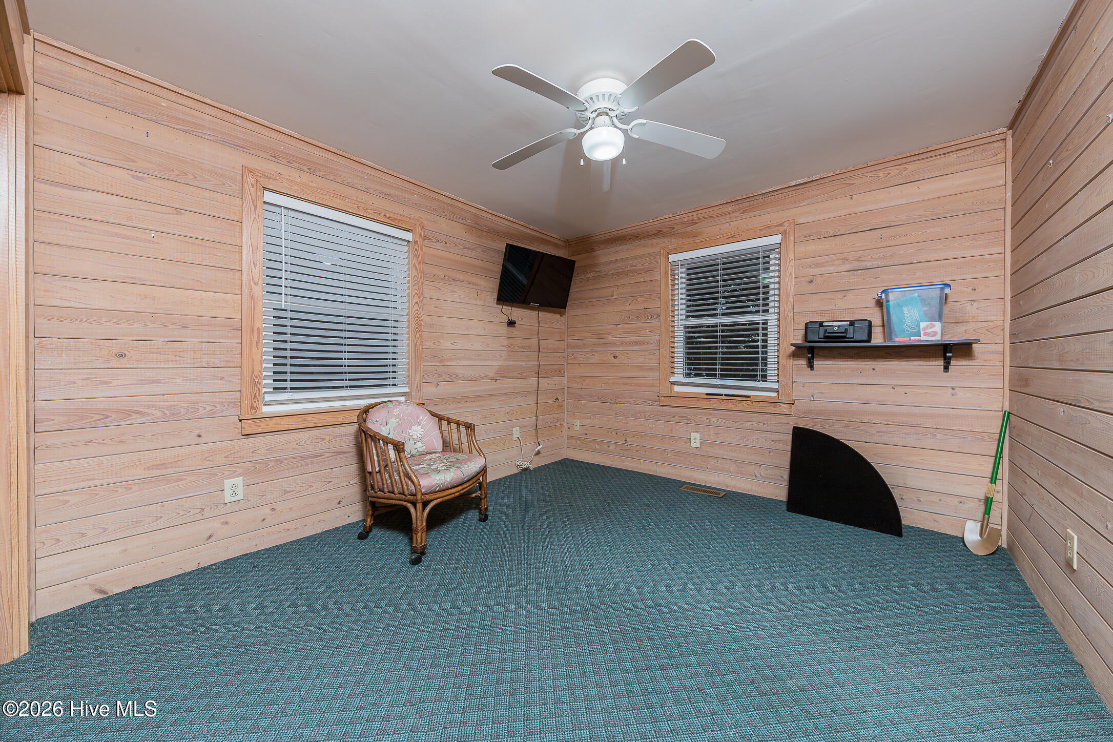 100560422 | Photo 61