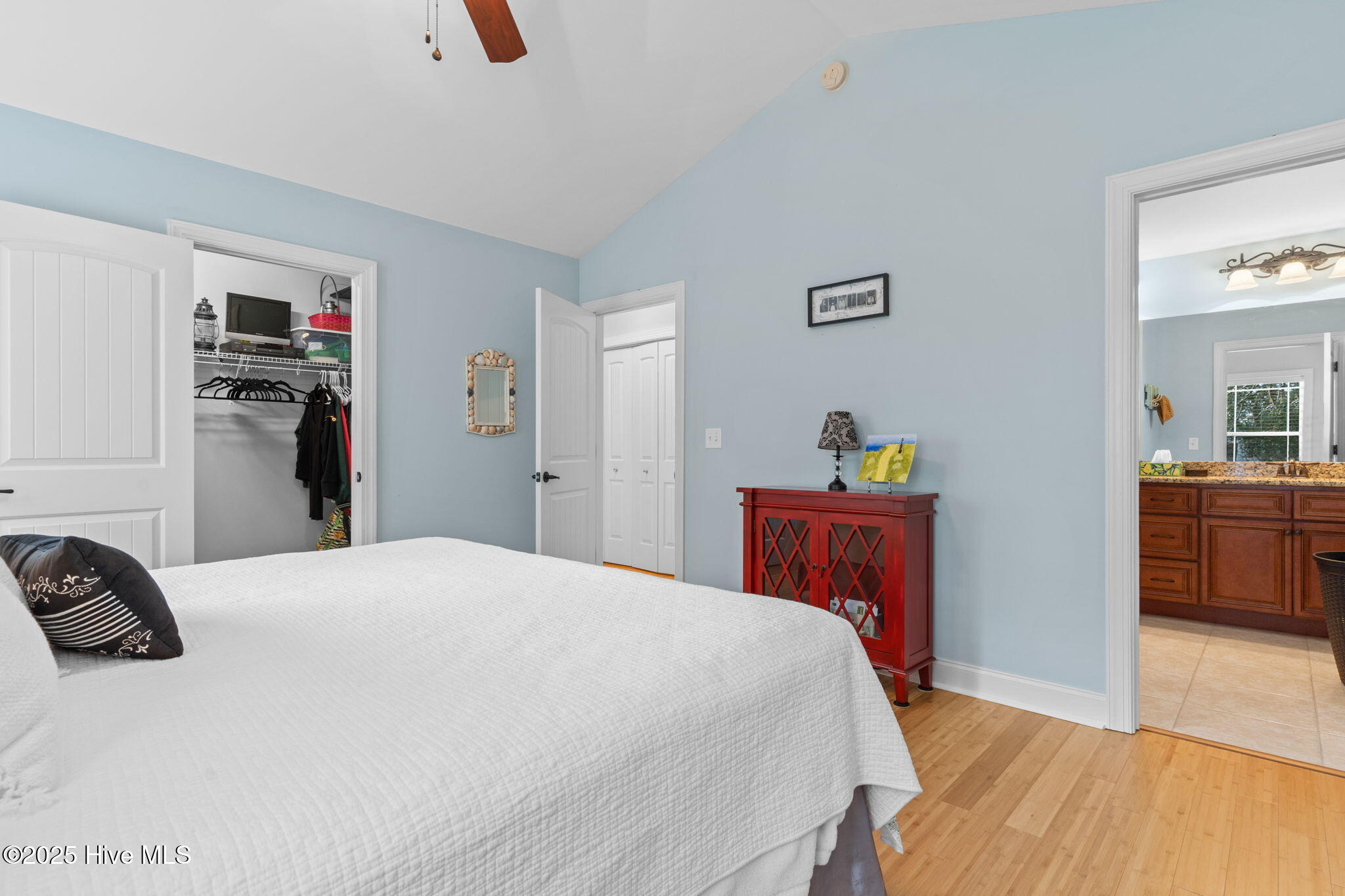 100546852 | Photo 27