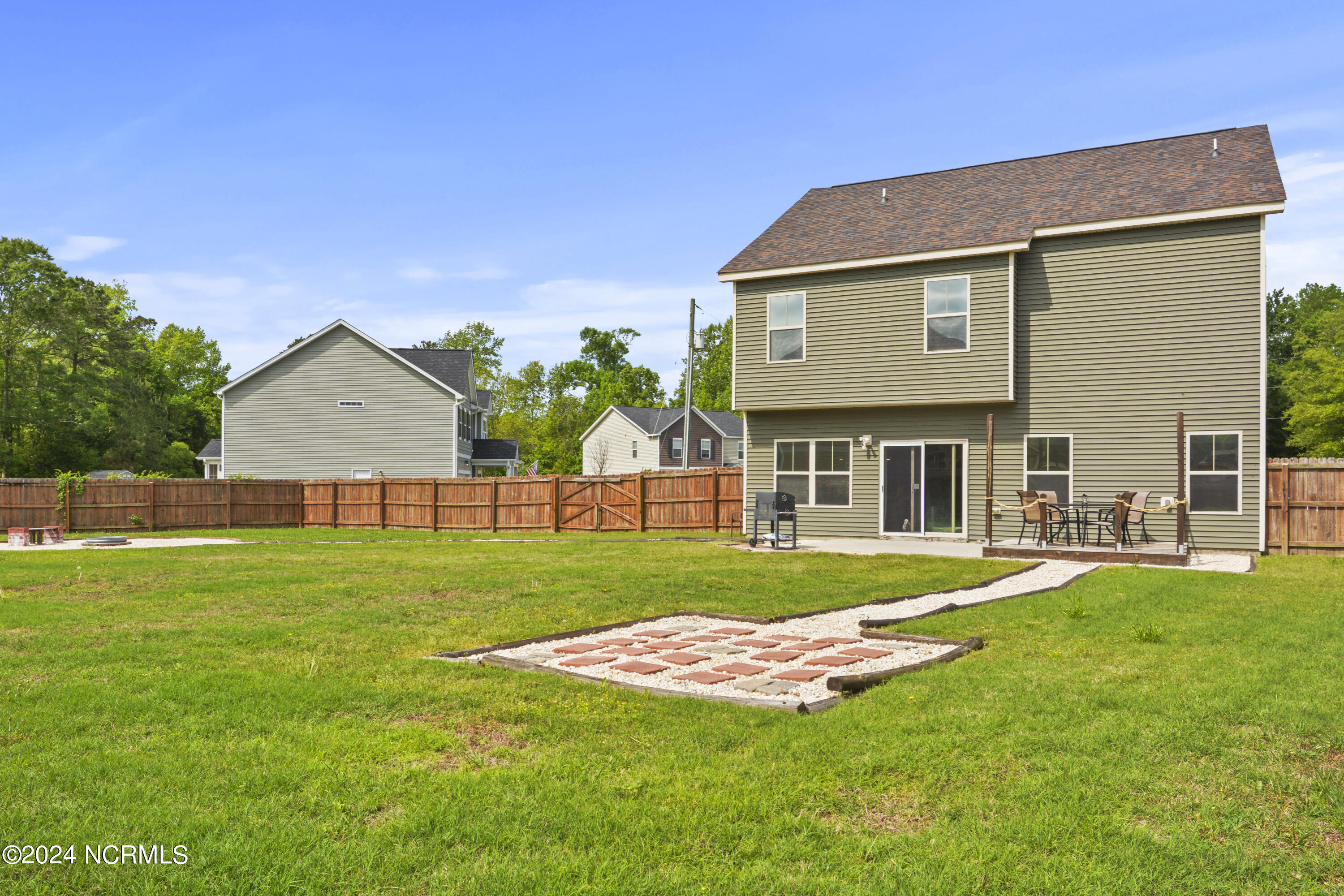 100566117 | Photo 48