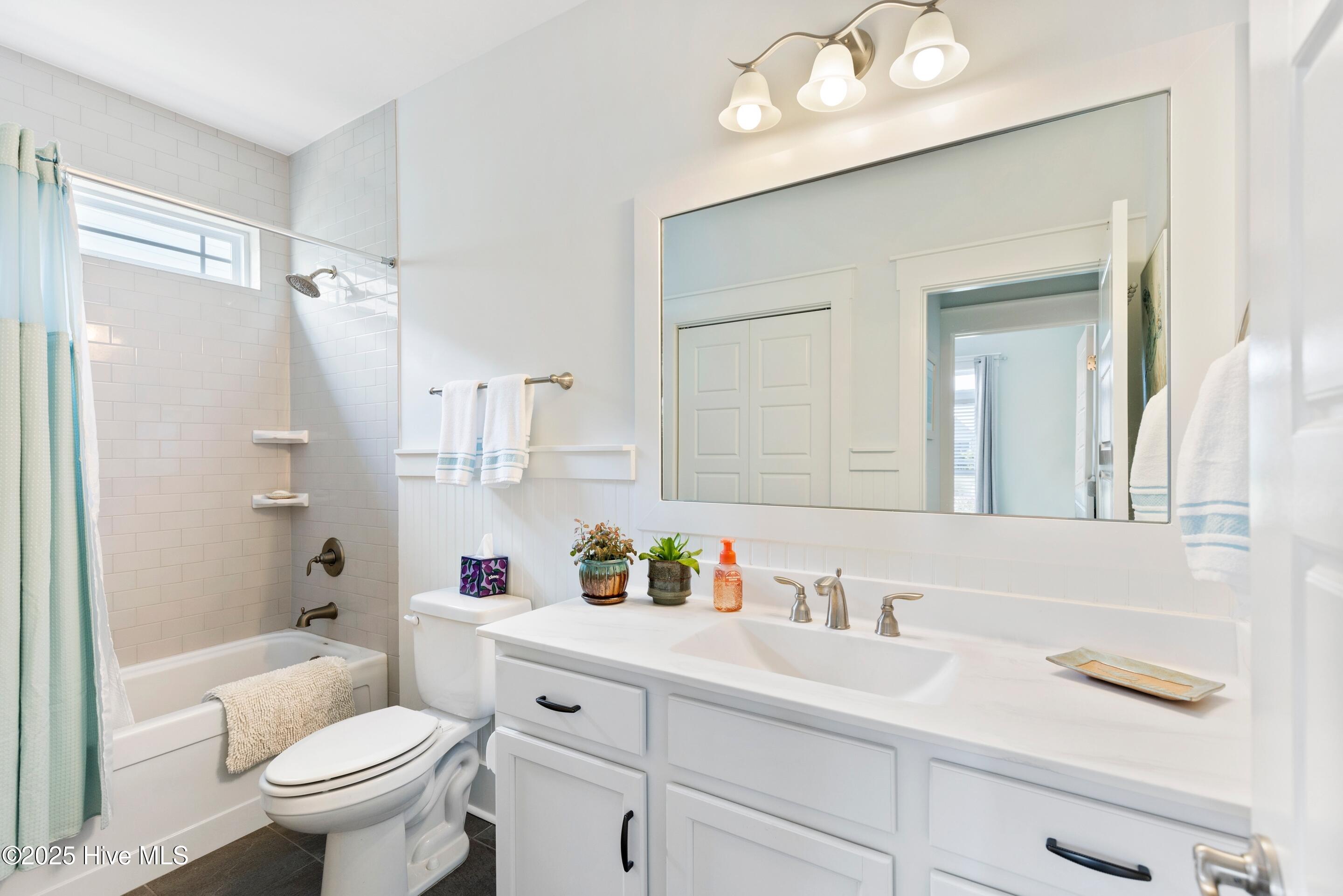 100530533 | Photo 23