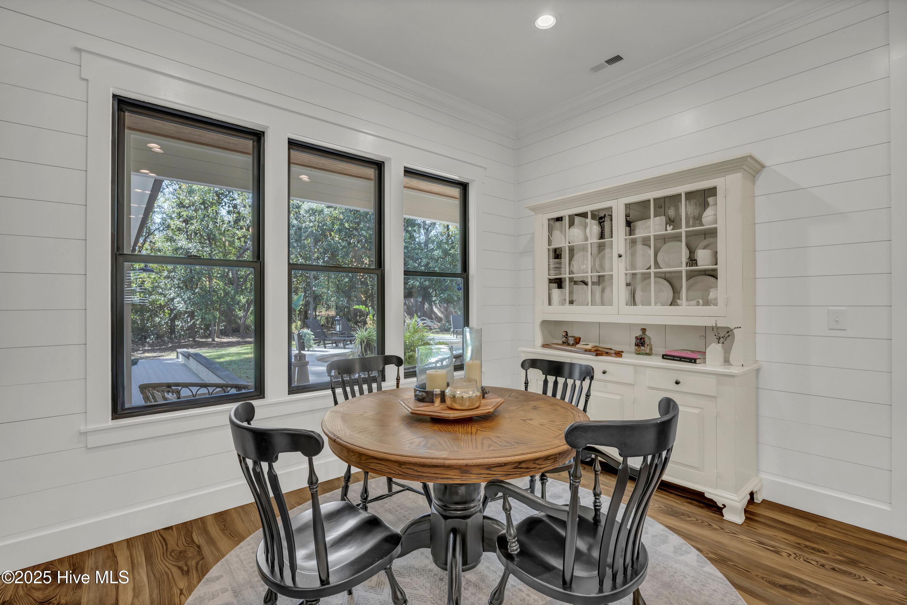 100543127 | Photo 21