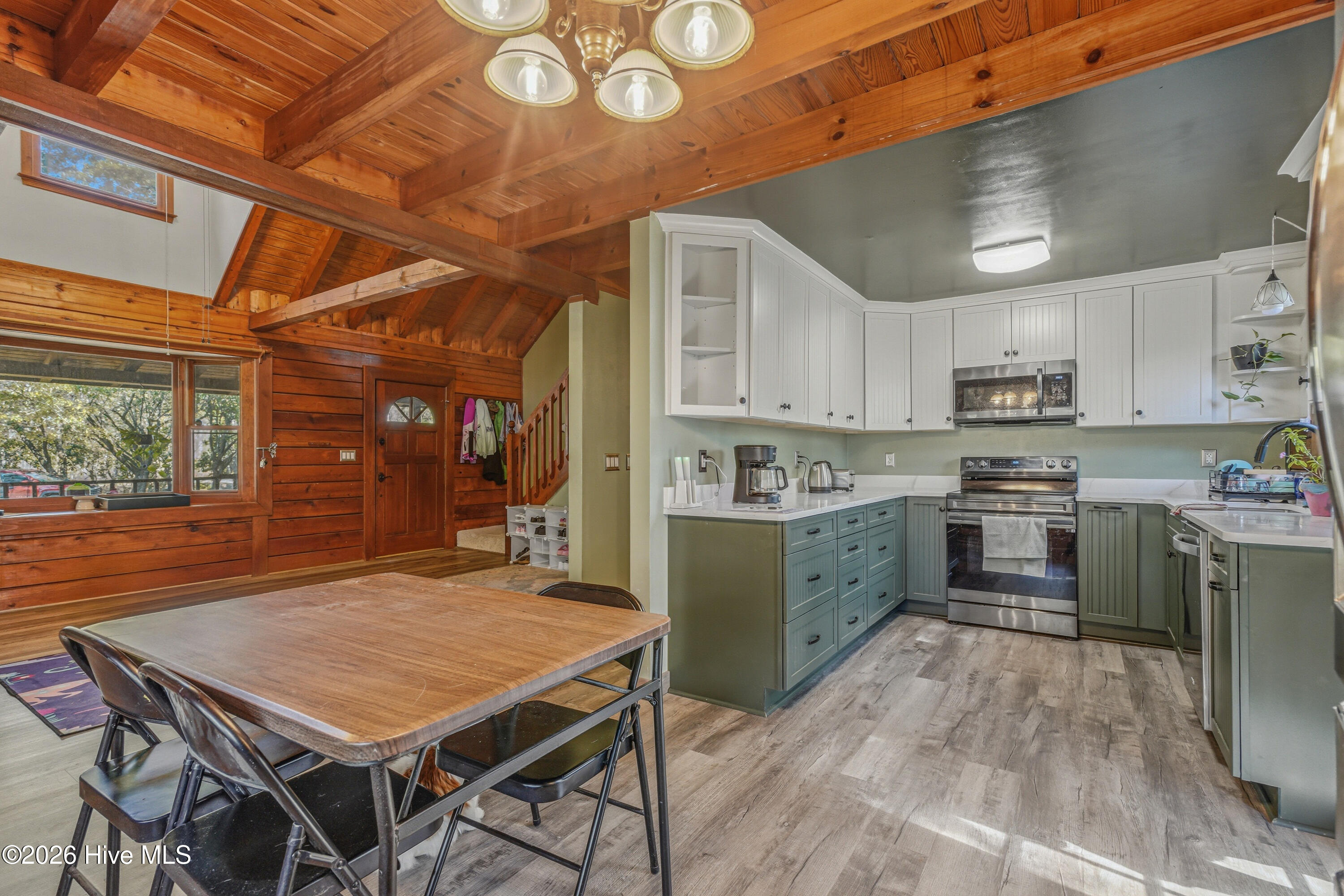 100566654 | Photo 24