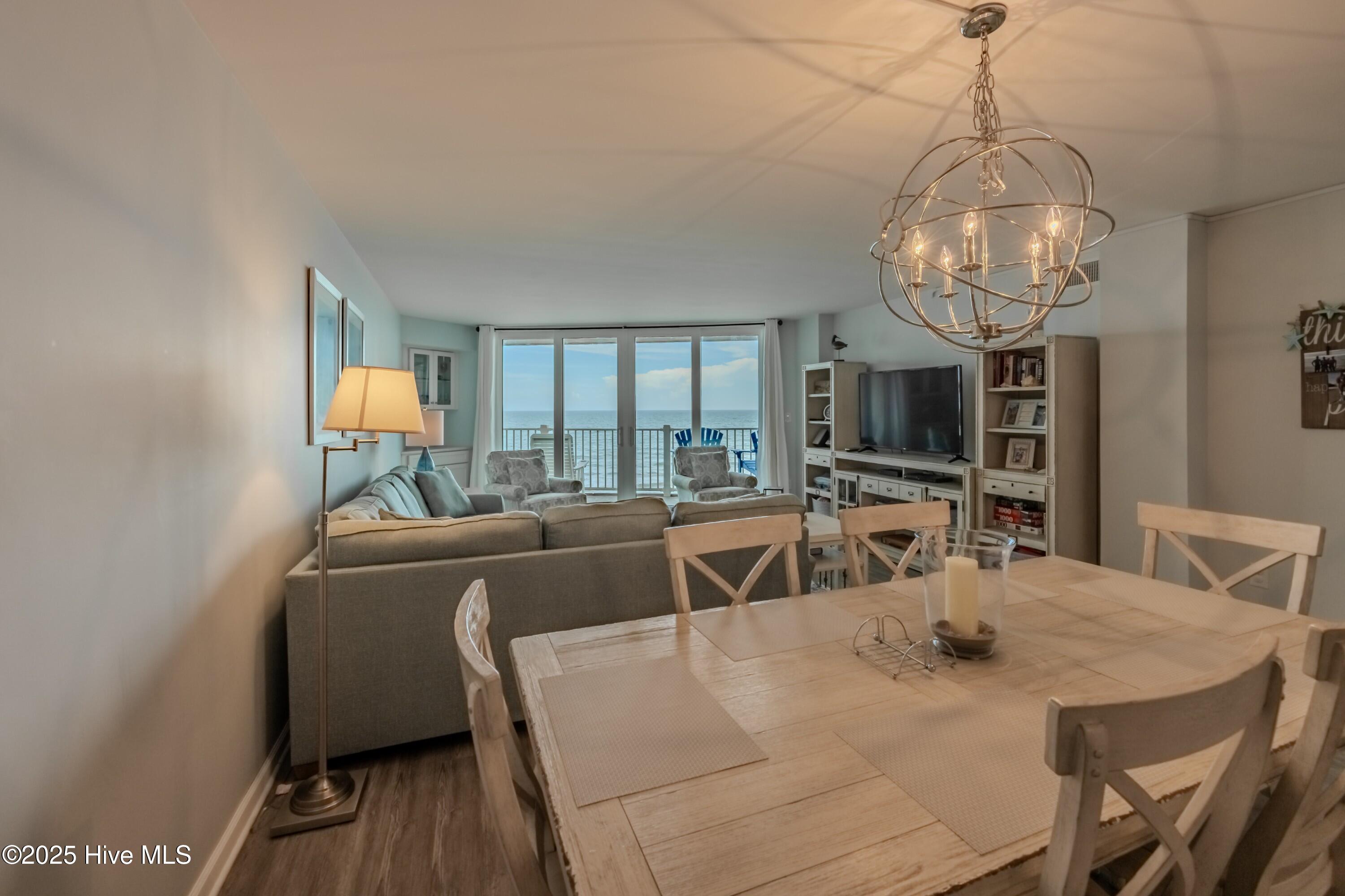 100569538 | Photo 12