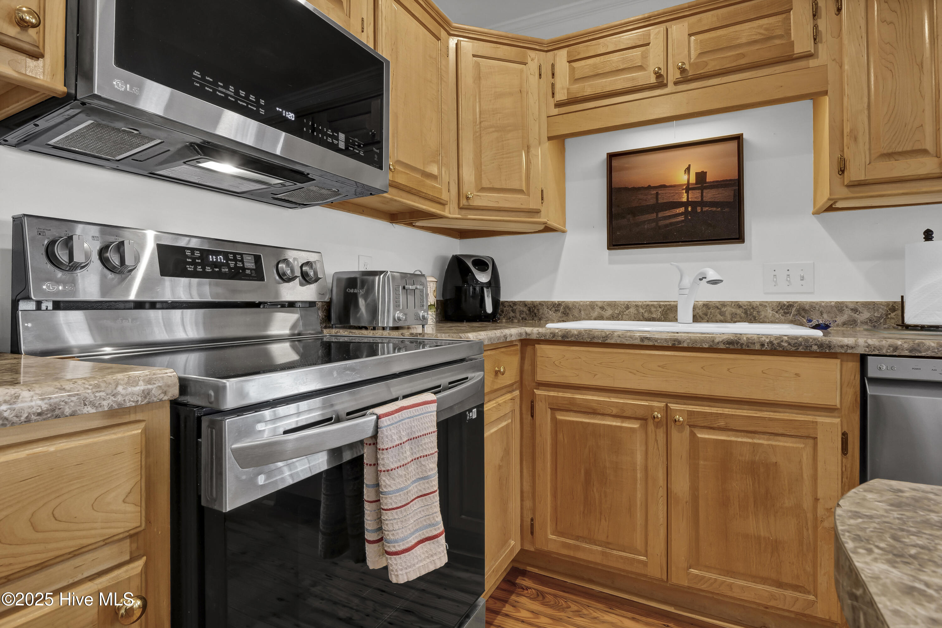 100537490 | Photo 17