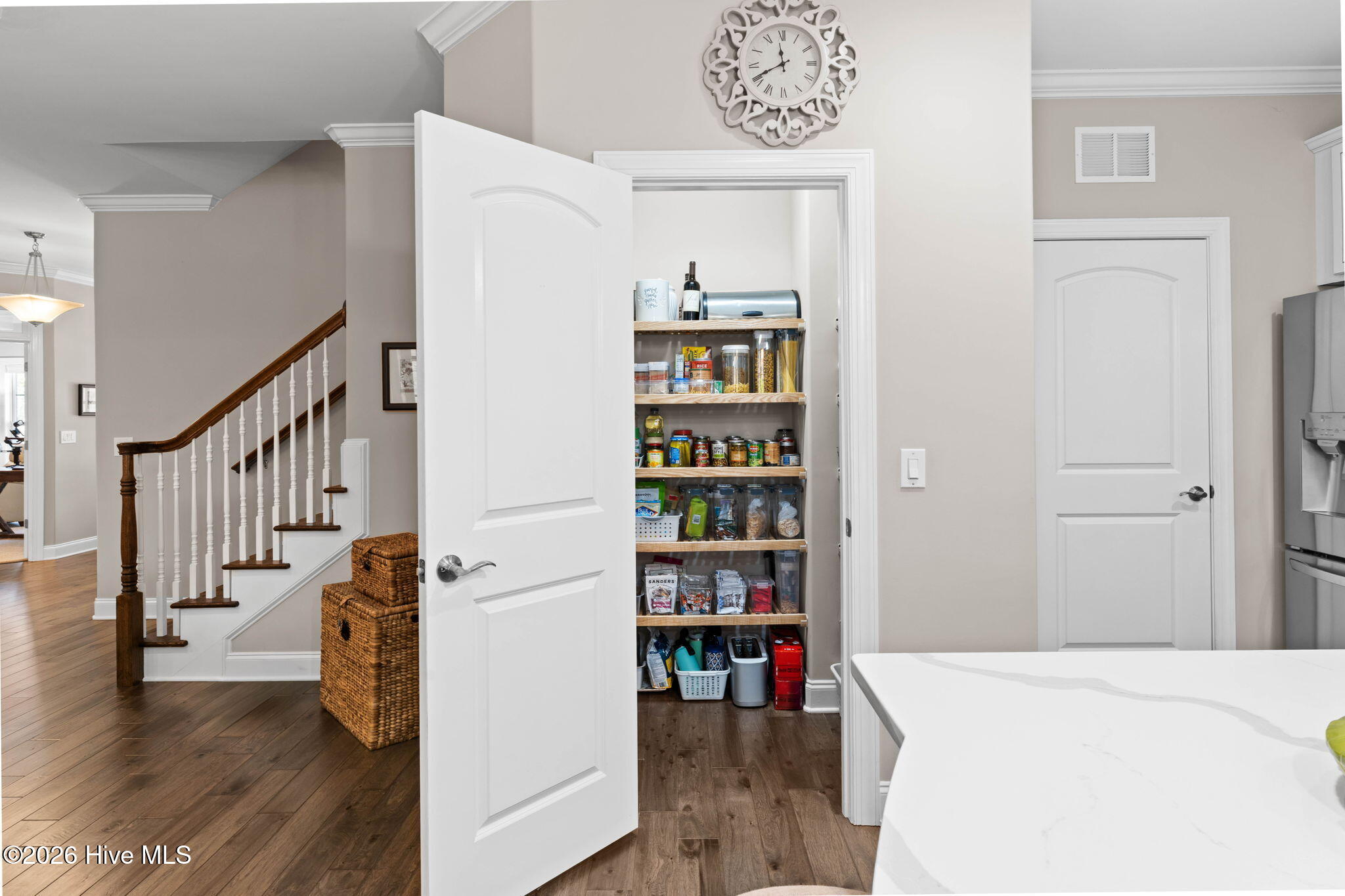 100560981 | Photo 23