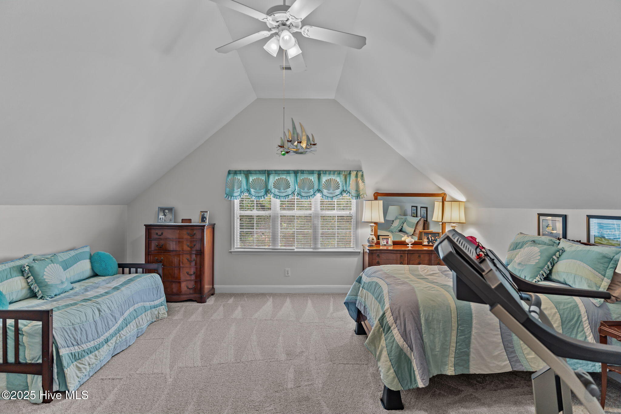 100521763 | Photo 34