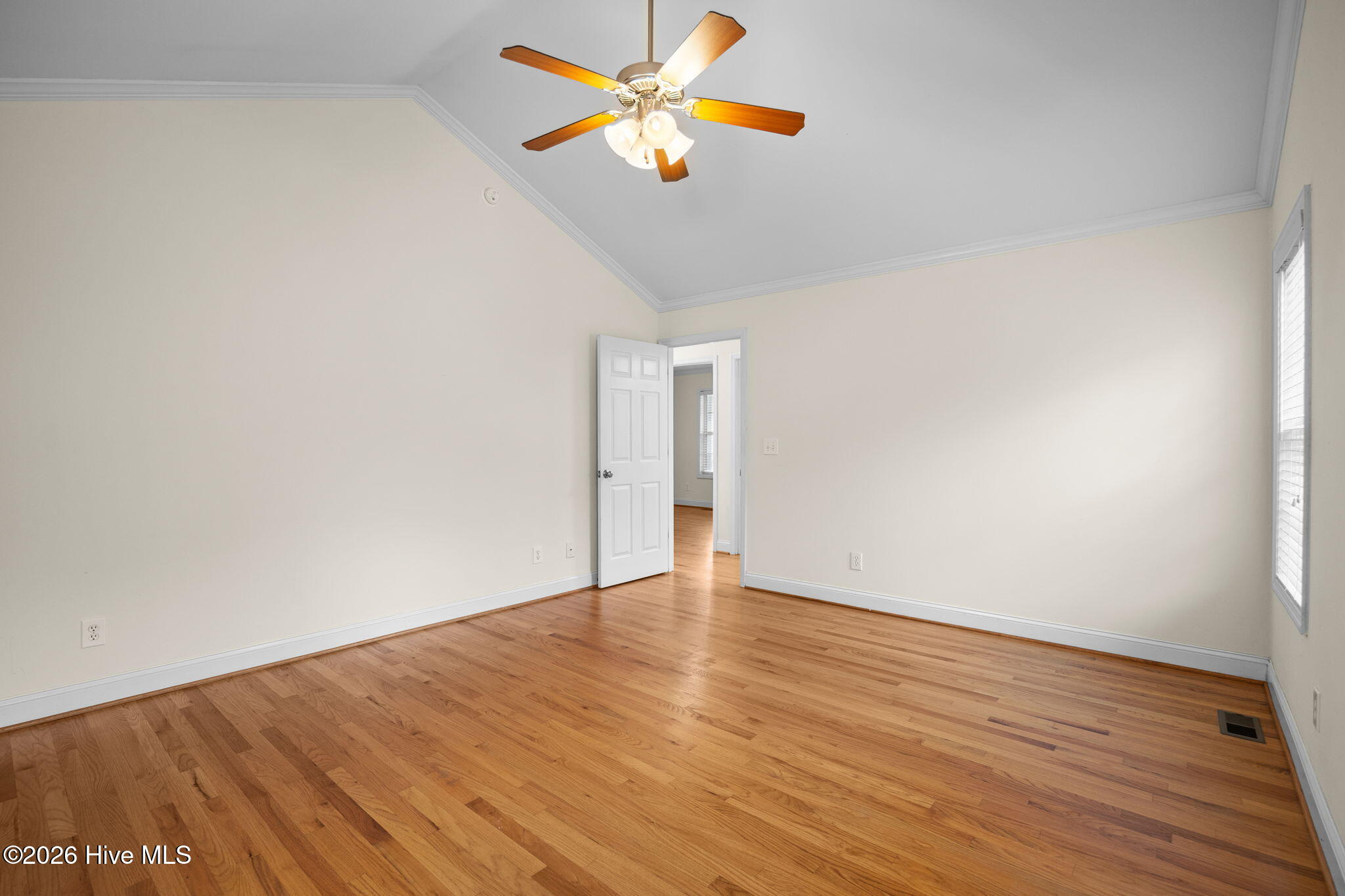 100552045 | Photo 25