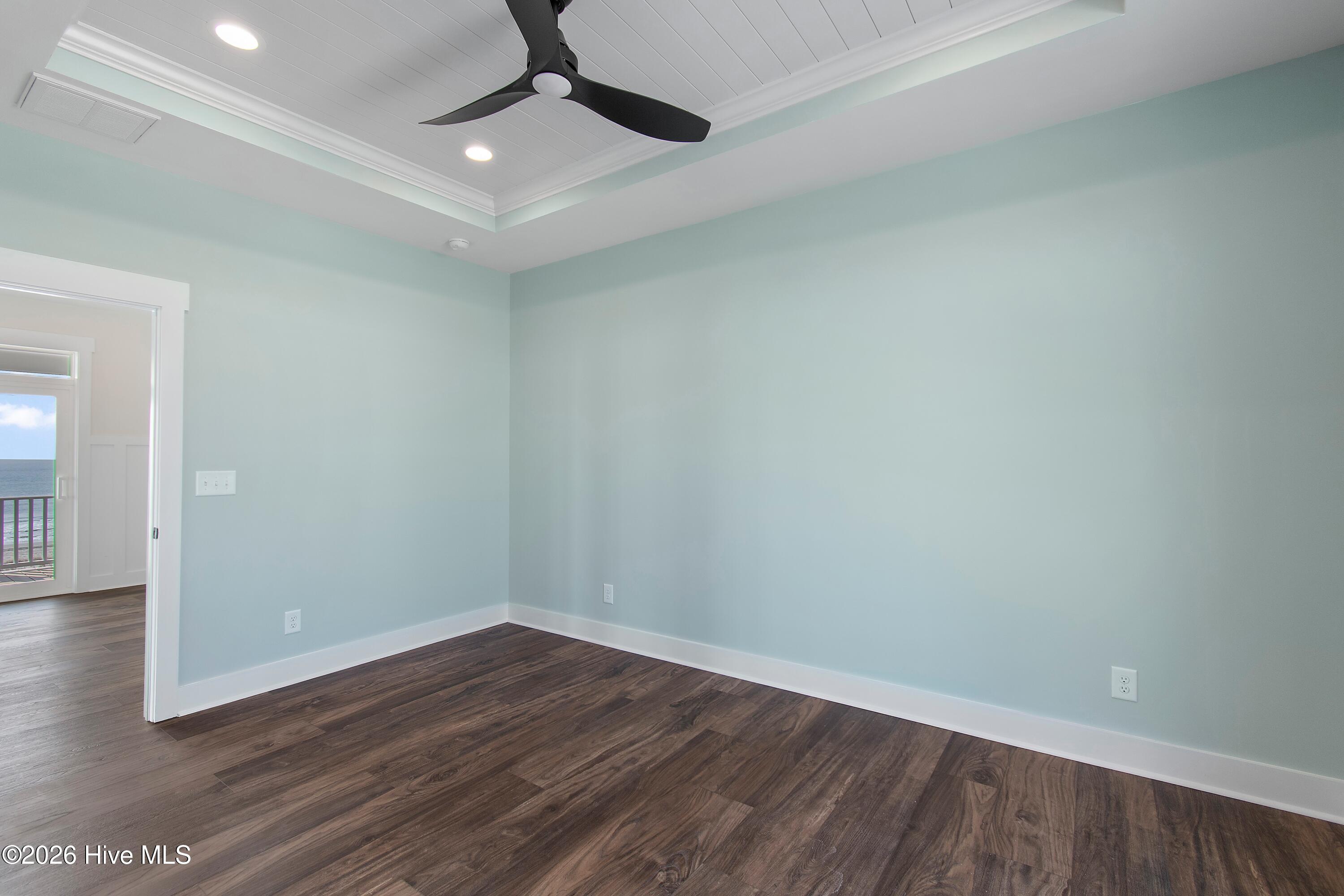 100525710 | Photo 68