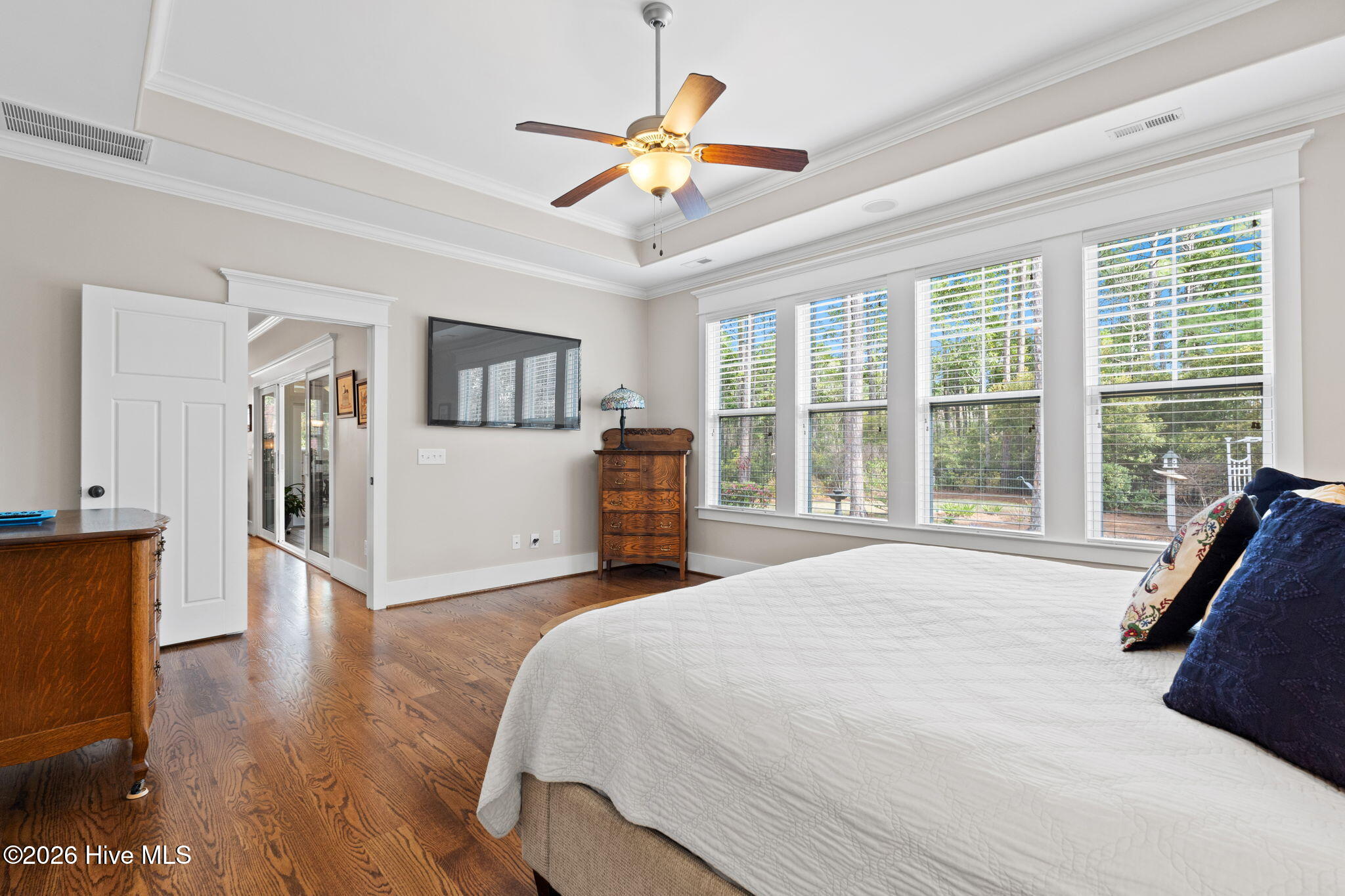 100566382 | Photo 25