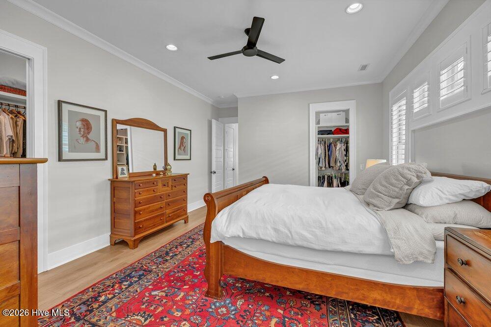 100561379 | Photo 19