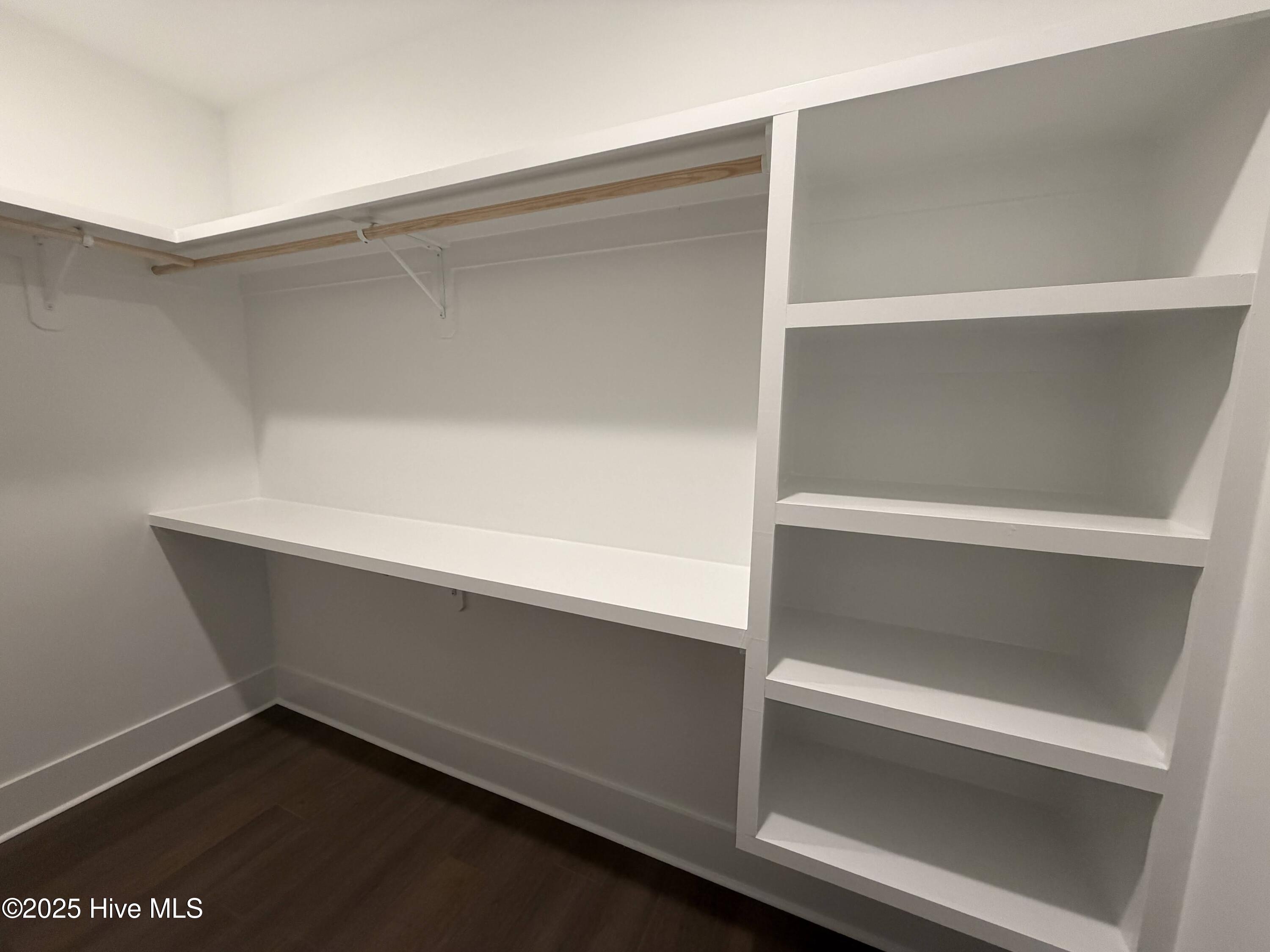 100521695 | Photo 25