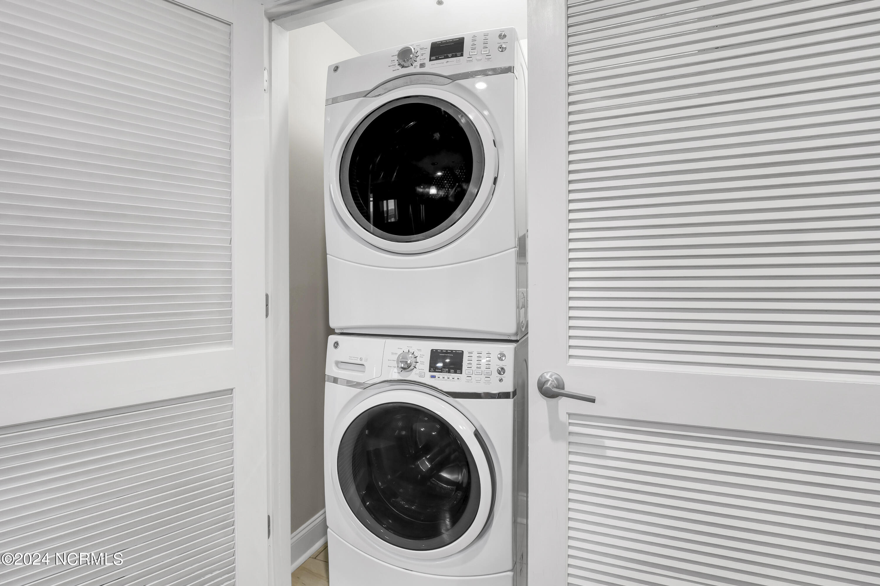 14 Grace Street 920, Wilmington, NC 28401 – photo 18: washer/dryer