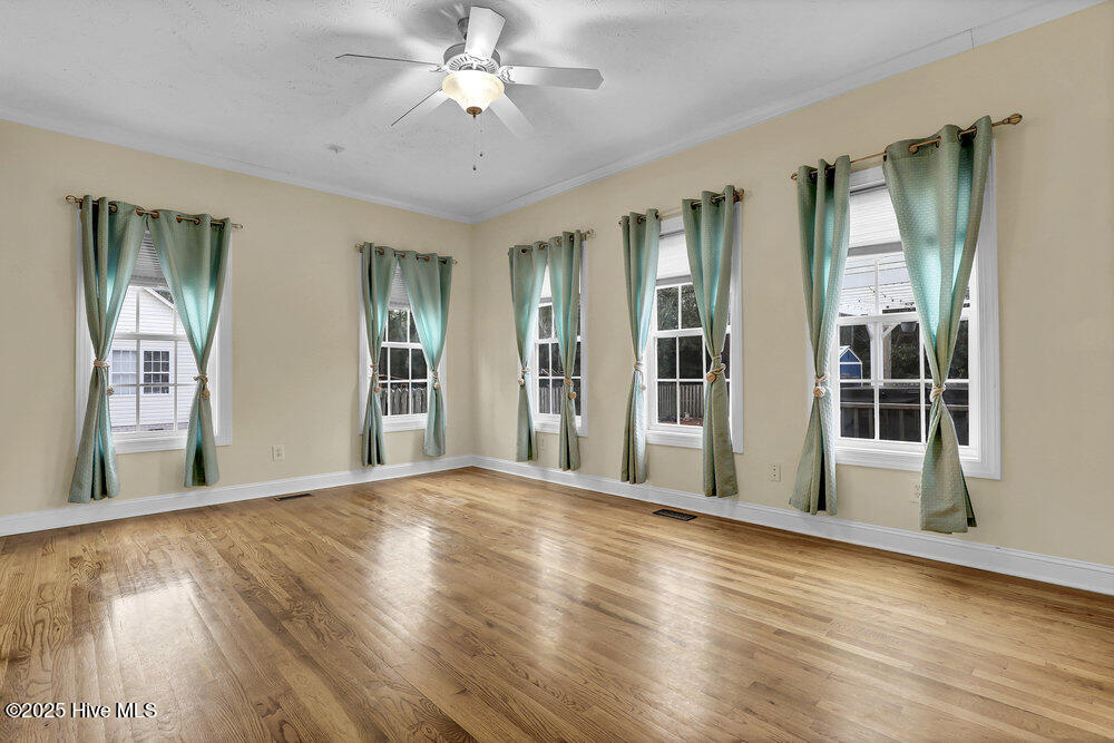 100550856 | Photo 19