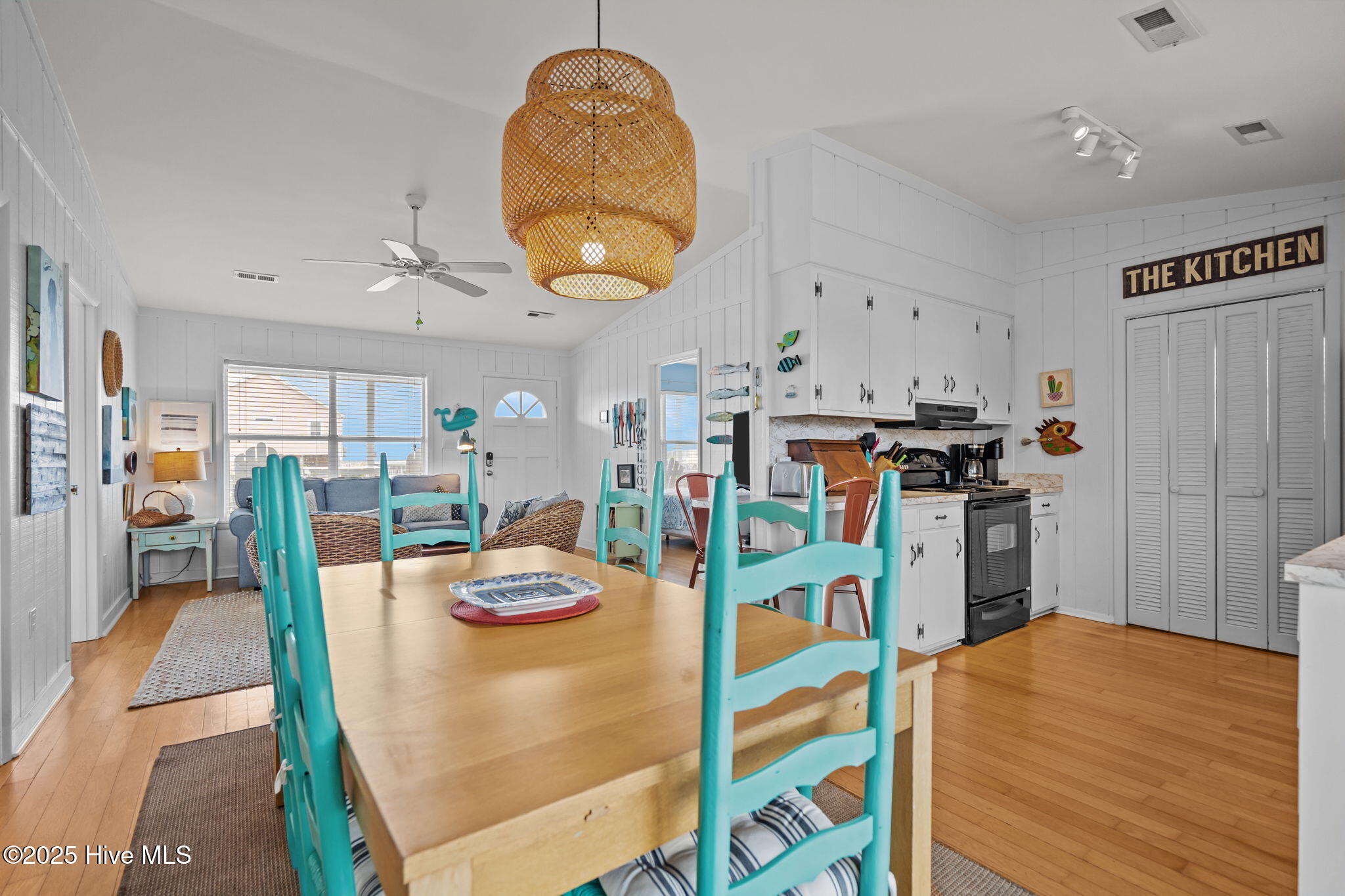 100531586 | Photo 14