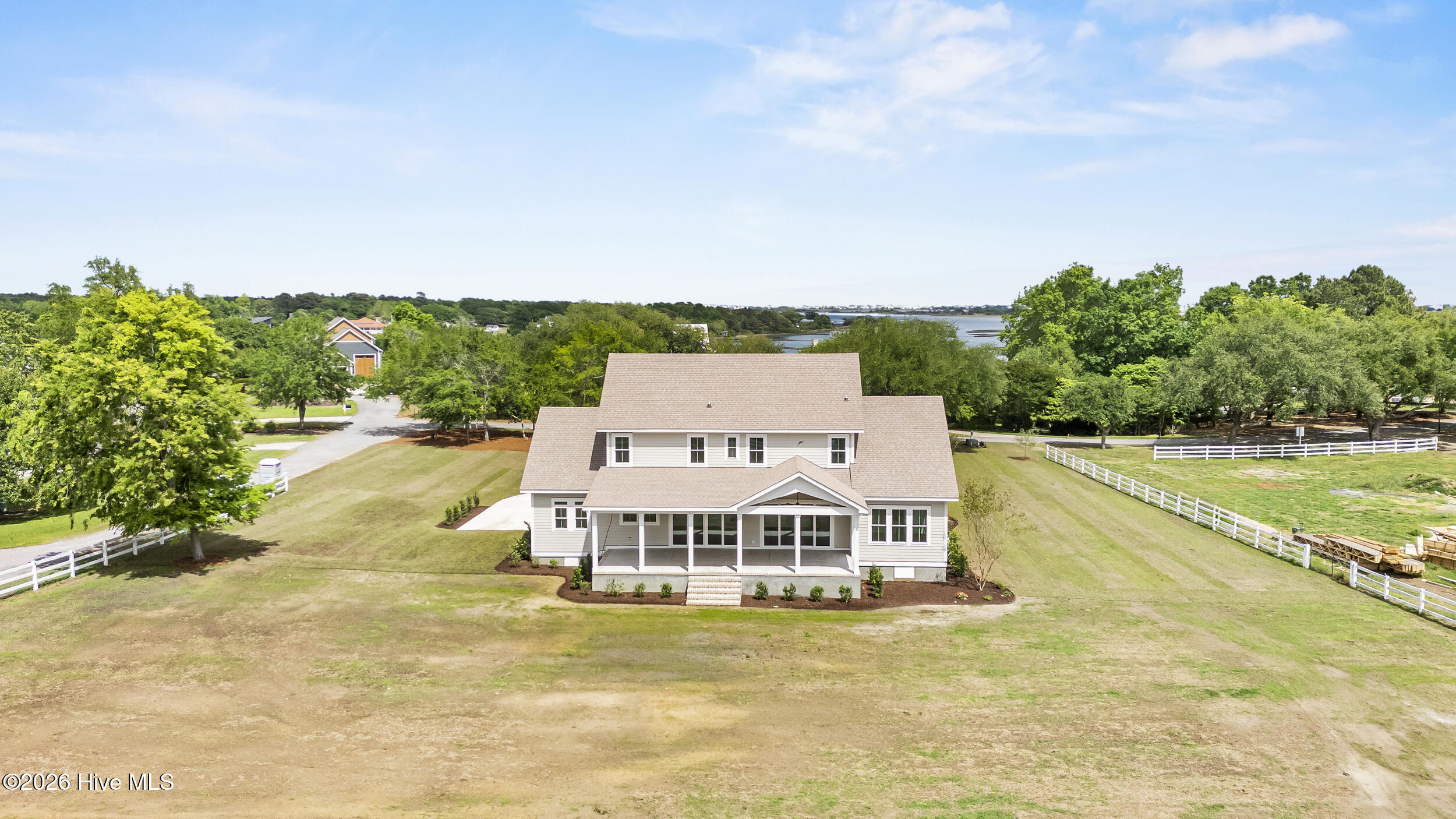 100570401 | Photo 53