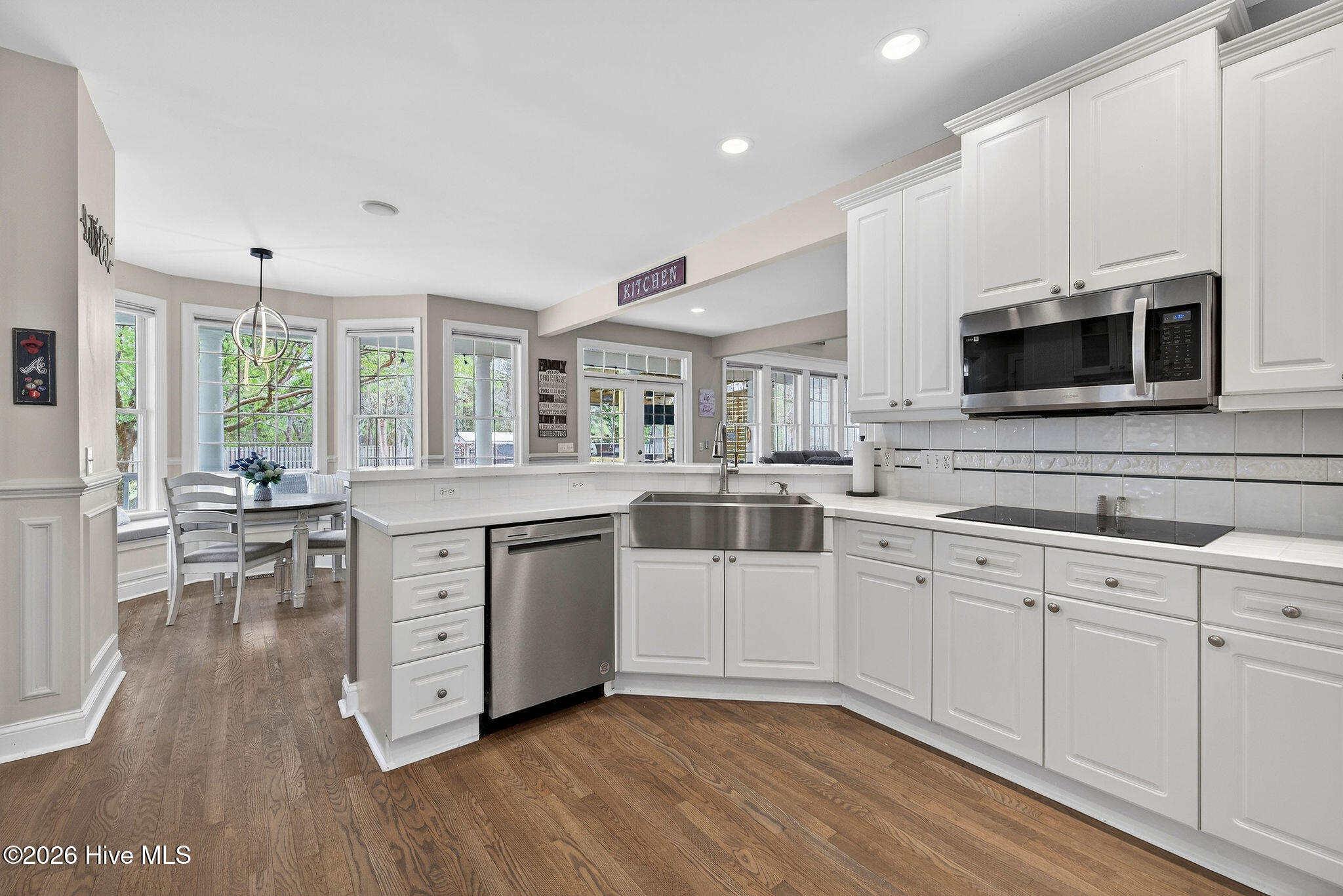 100563131 | Photo 25