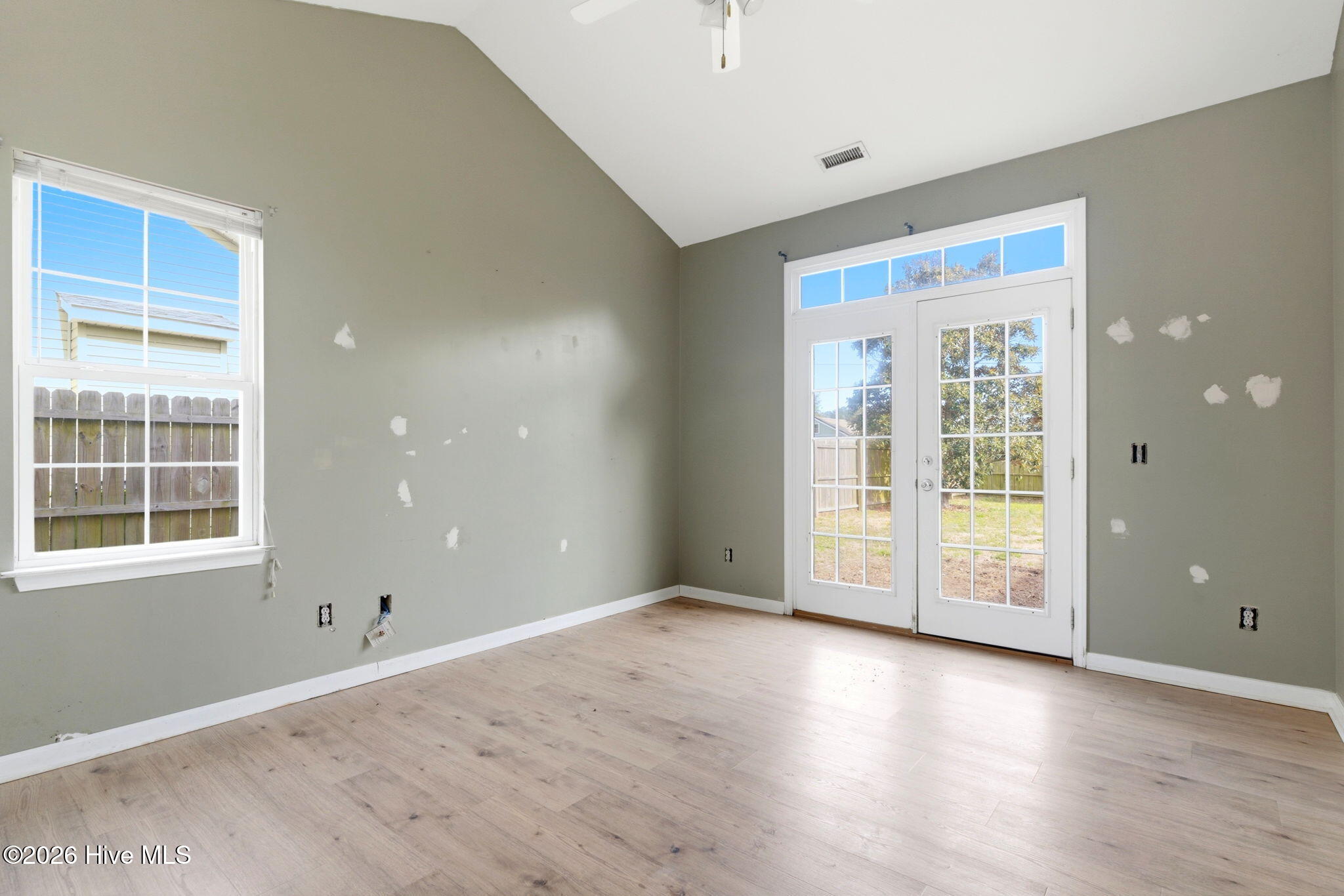 100556646 | Photo 17