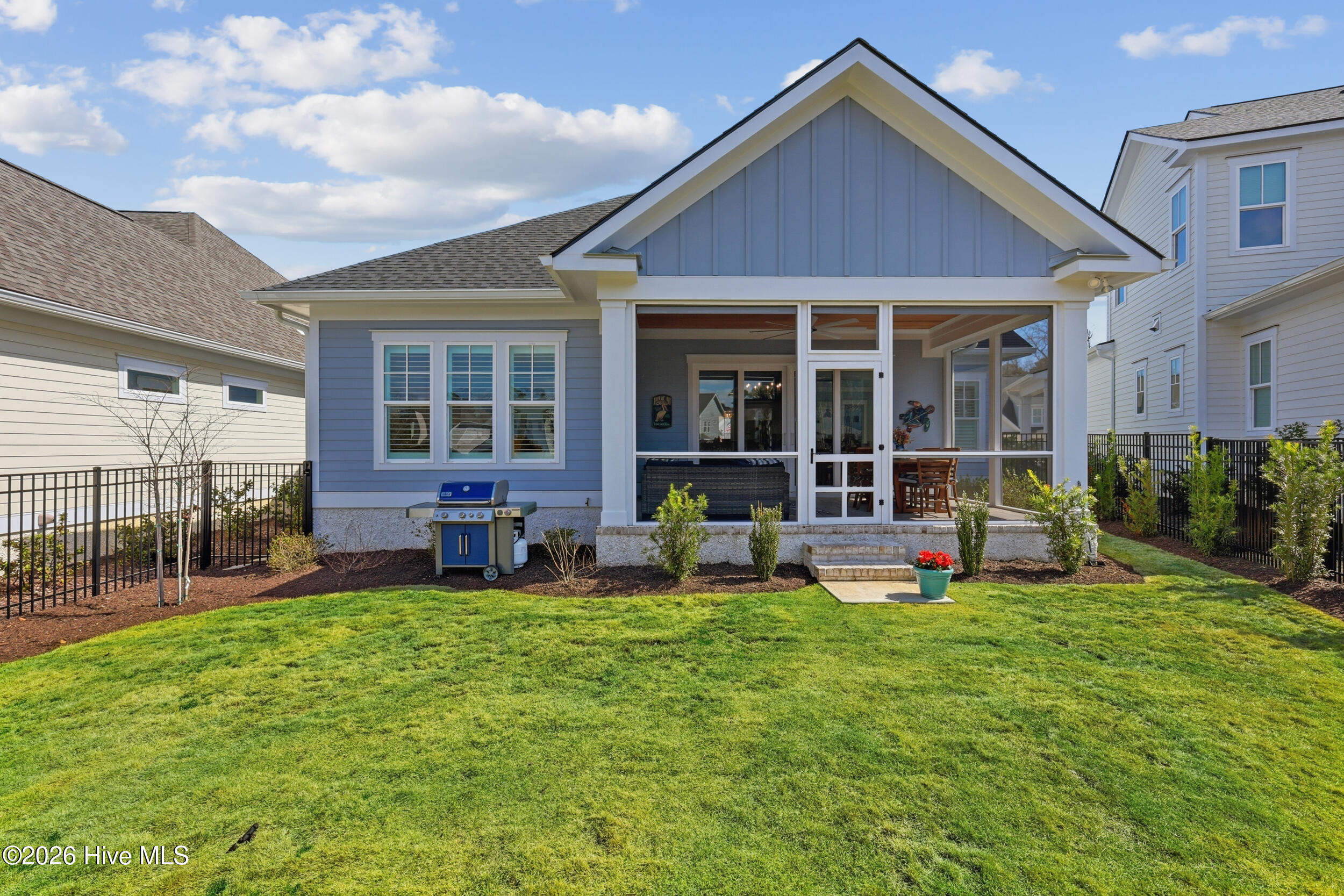 100558657 | Photo 60