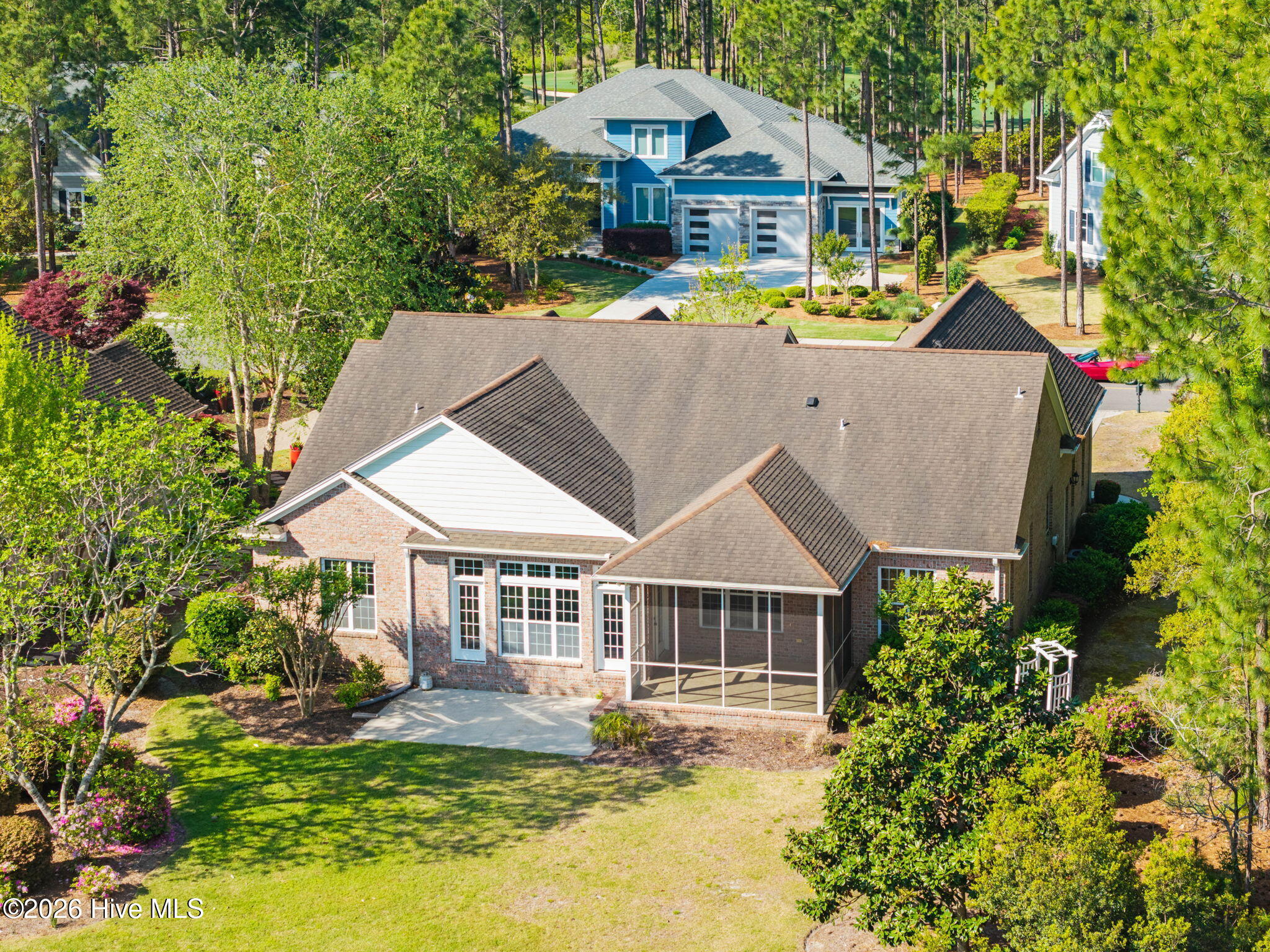 100568005 | Photo 34