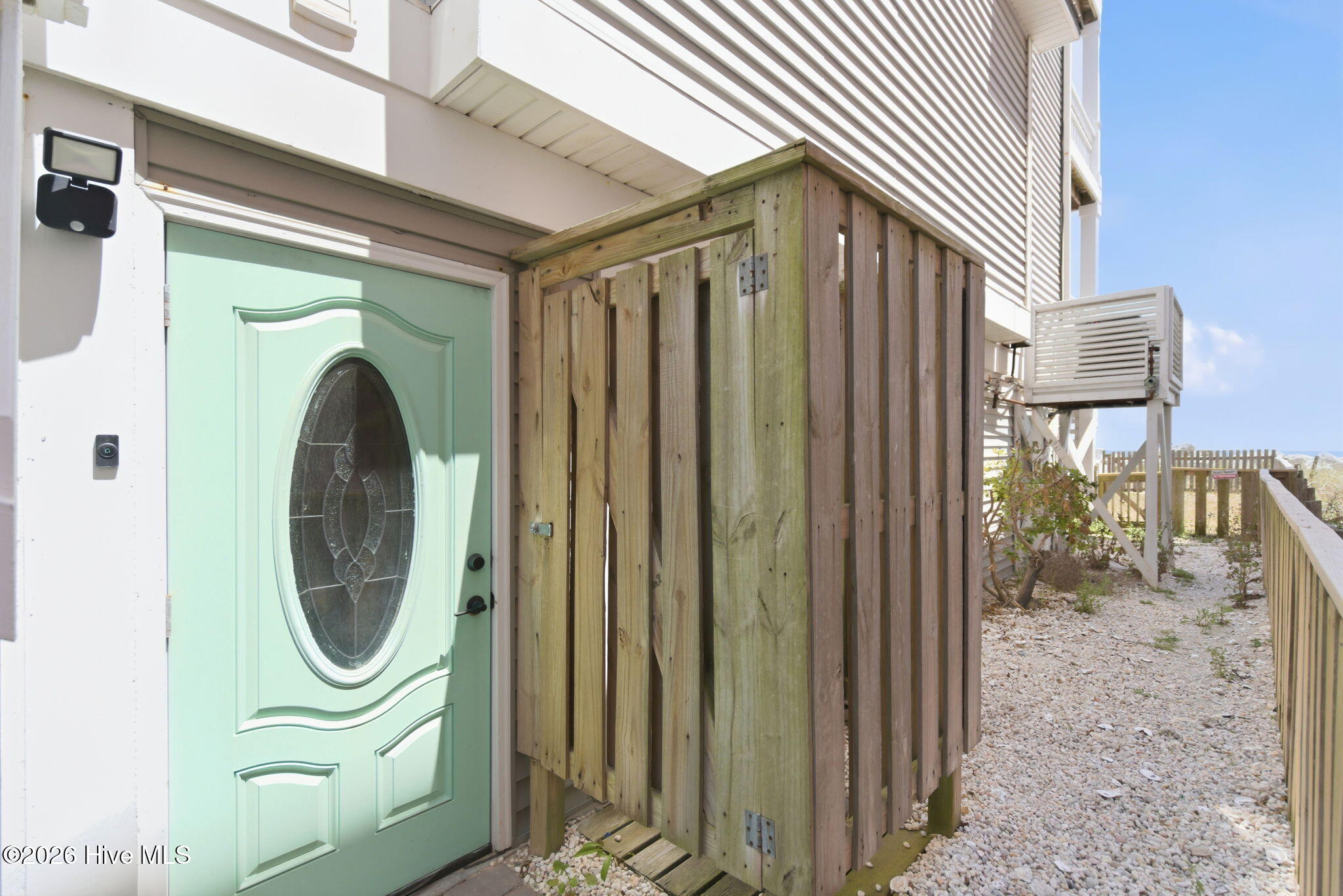 100570337 | Photo 29