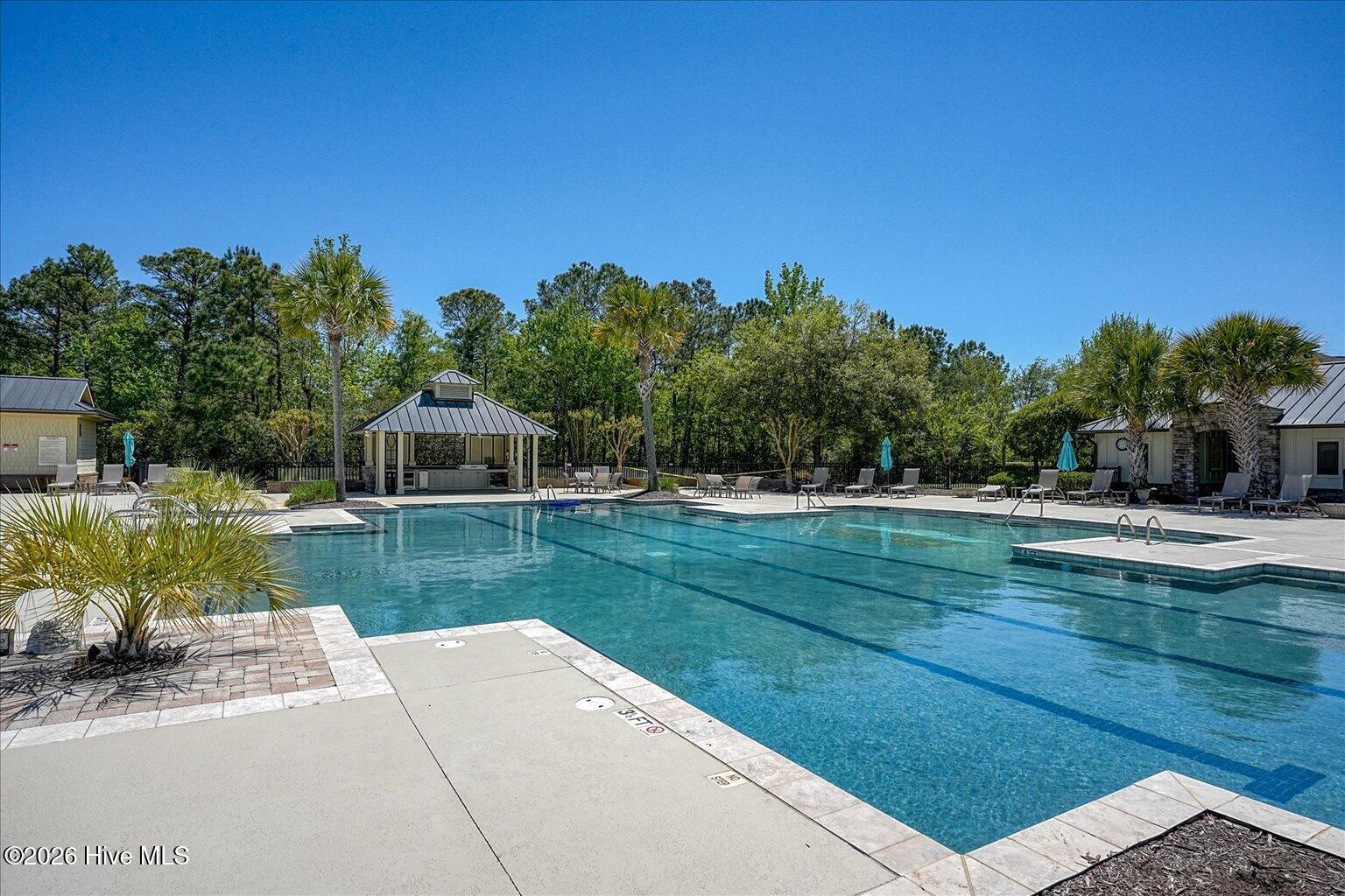 100561305 | Photo 36