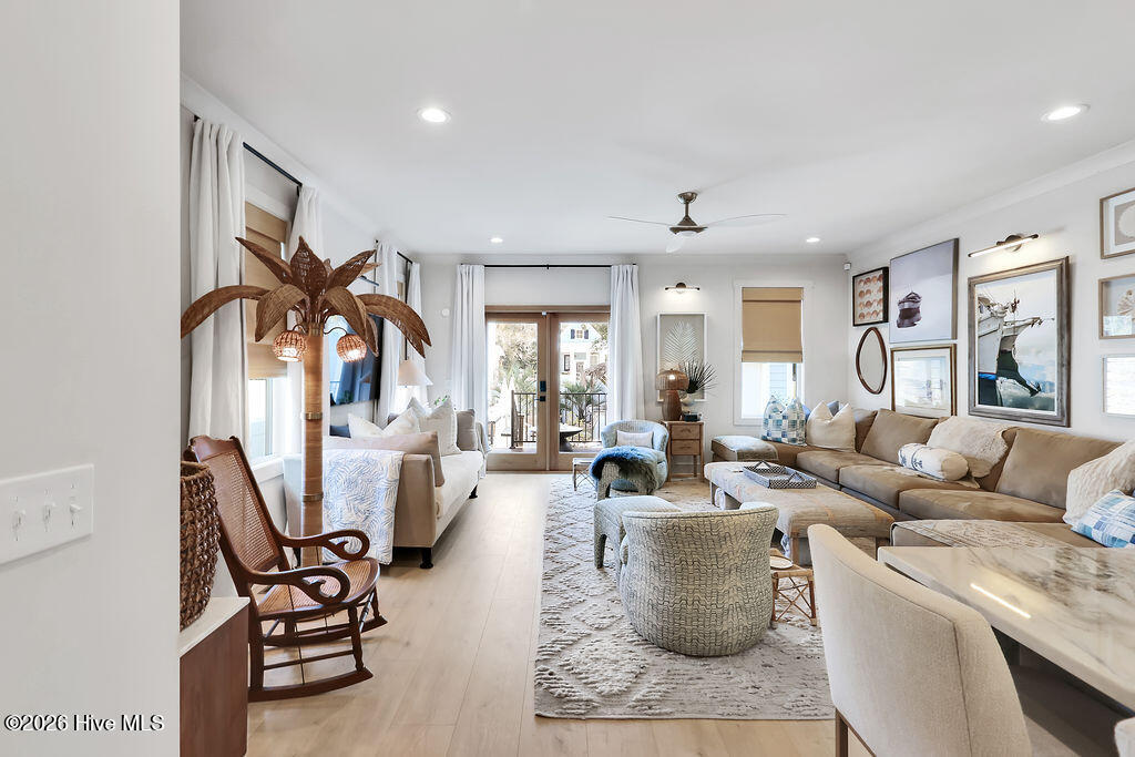 100549041 | Photo 23