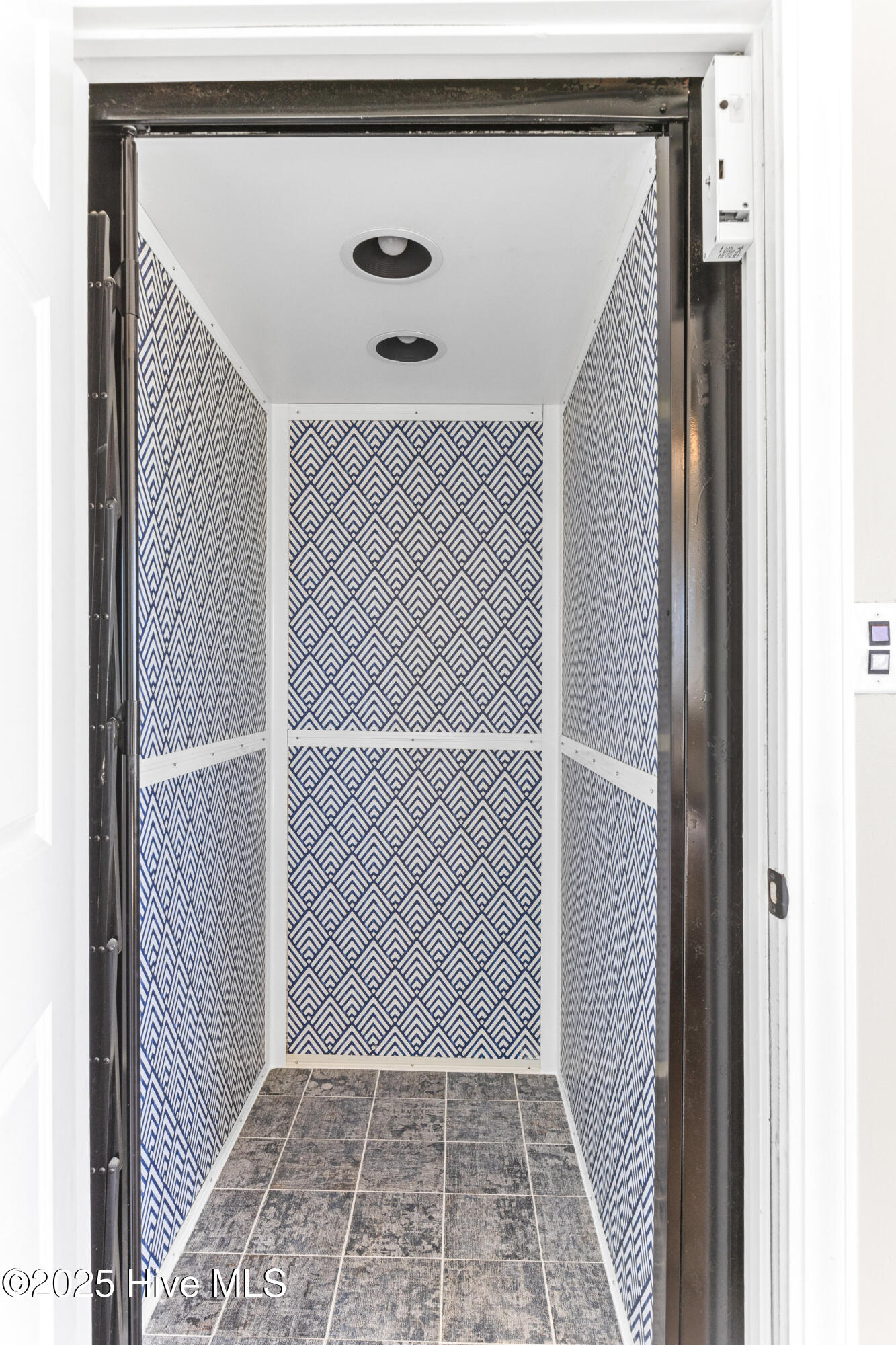 100542757 | Photo 37