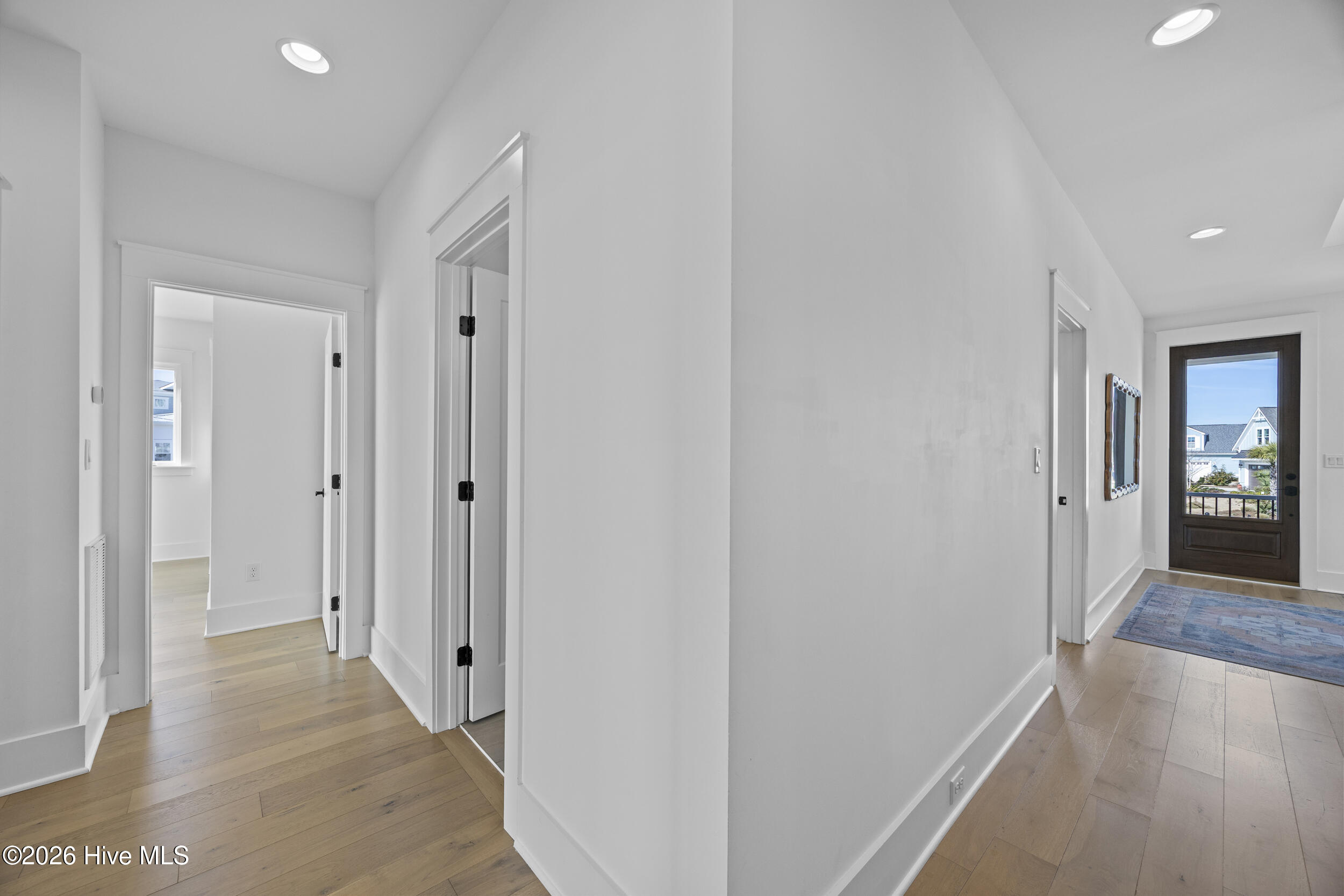 100551268 | Photo 34