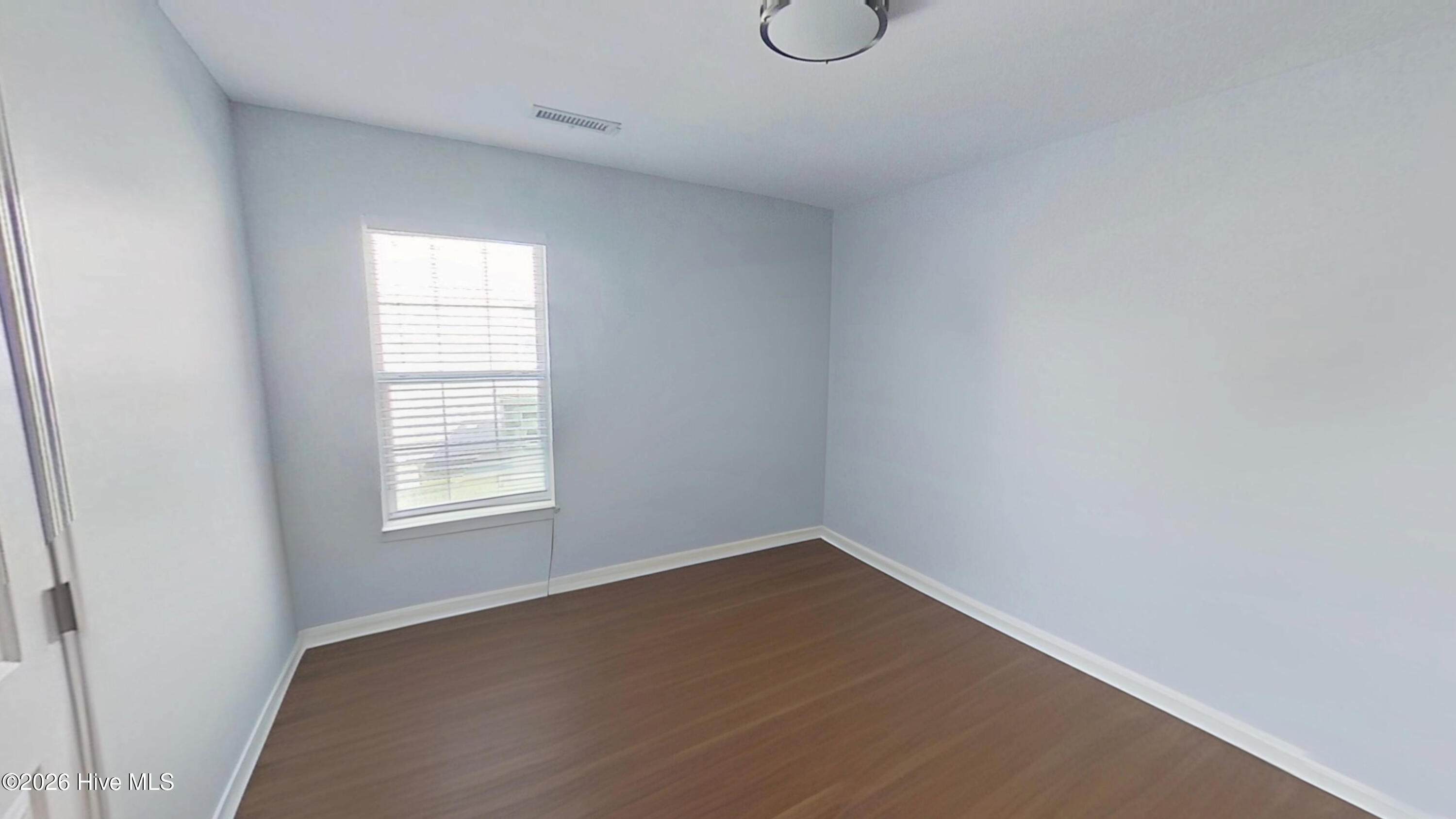 100563061 | Photo 13