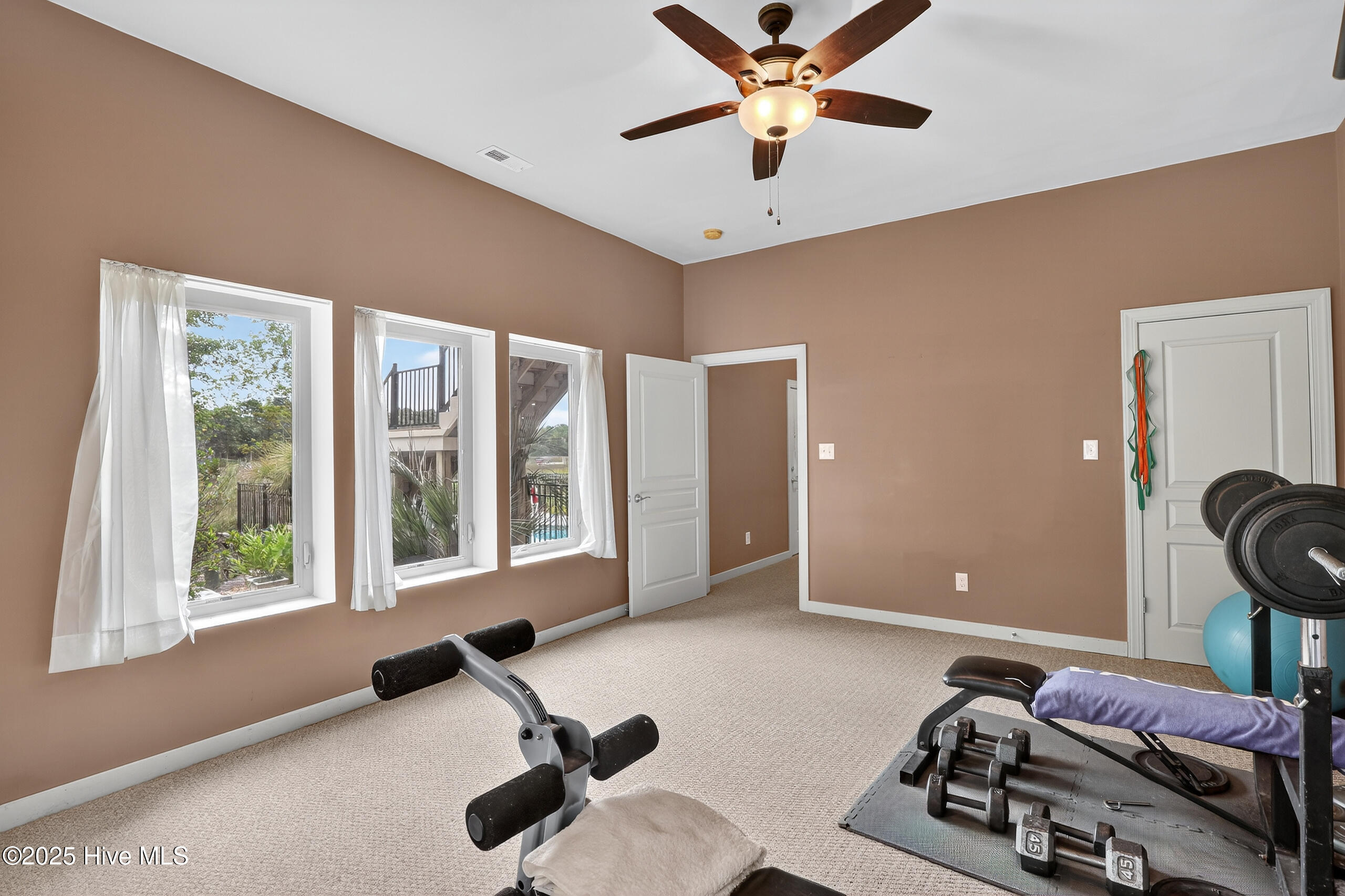 100527488 | Photo 52