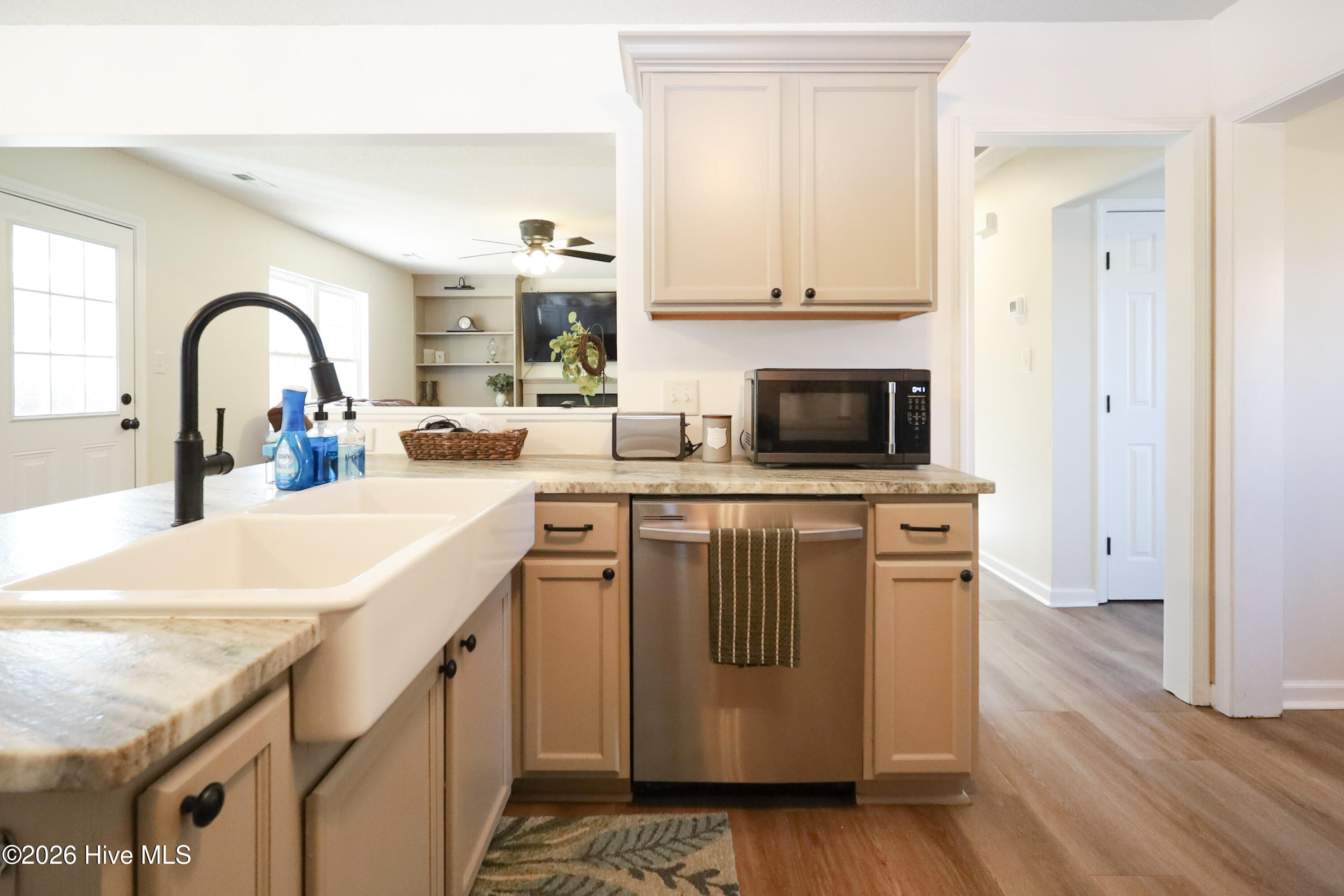 100549070 | Photo 22