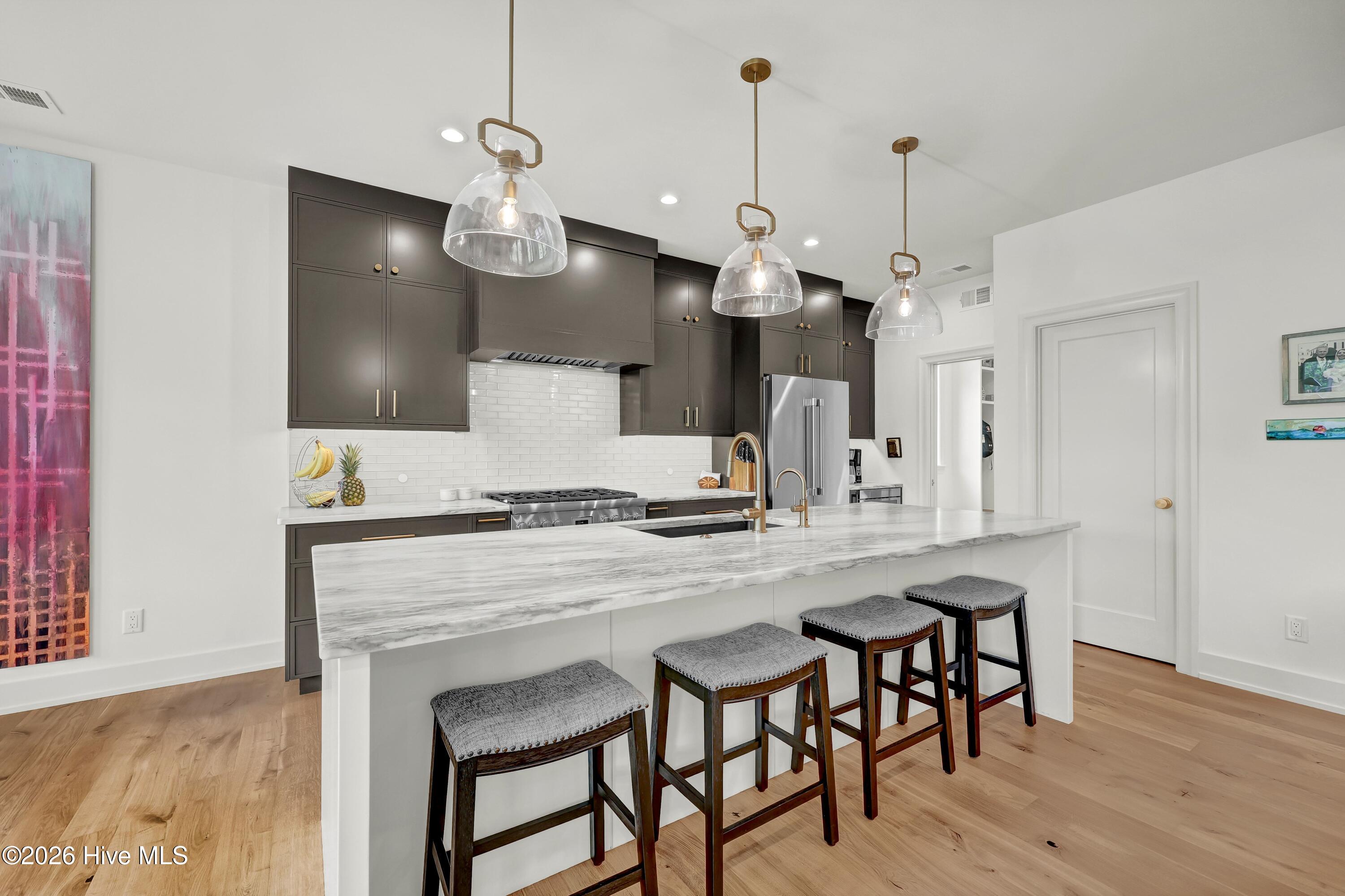 100565656 | Photo 10