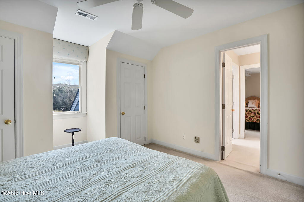 100563710 | Photo 32