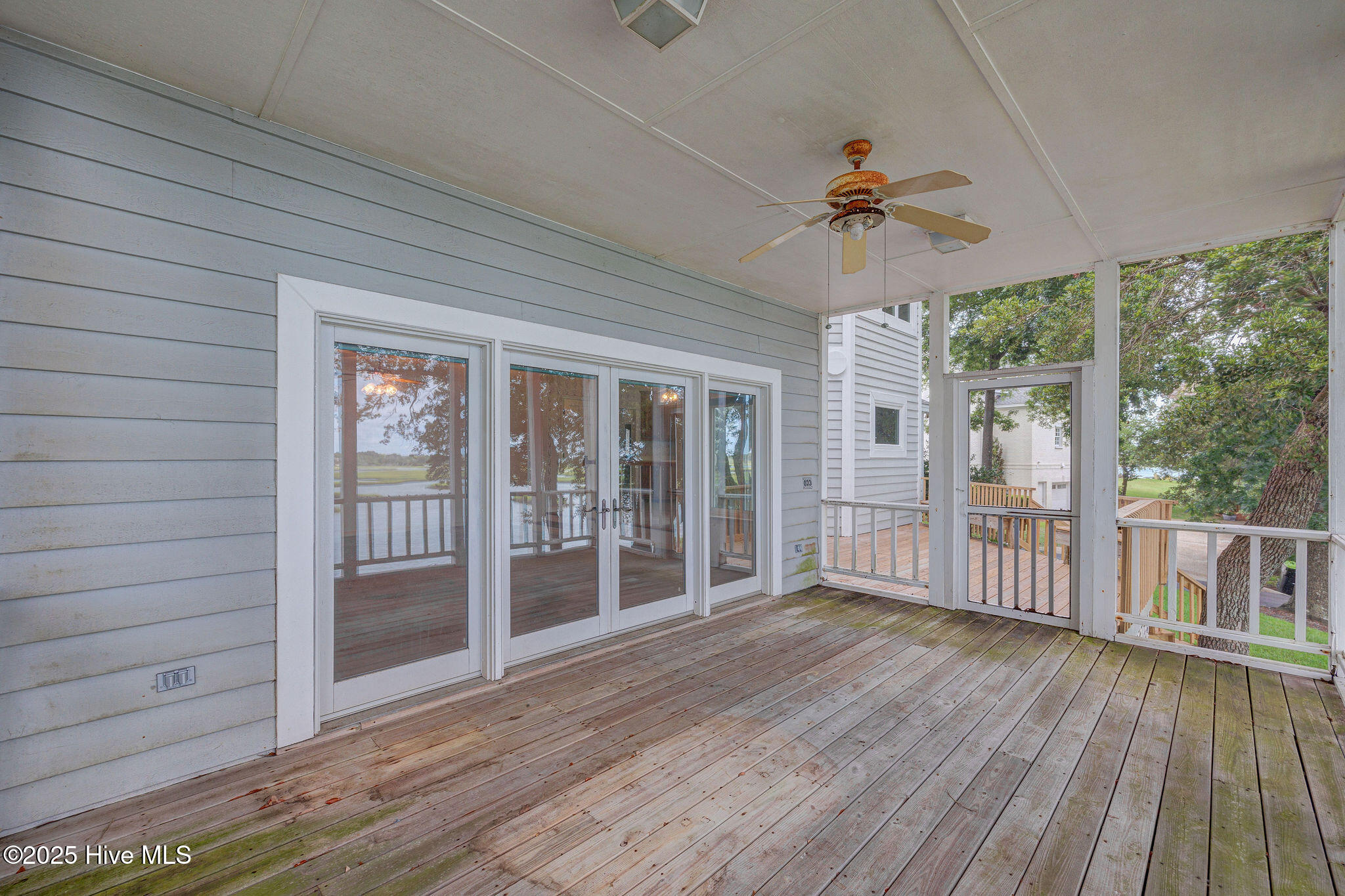 100523960 | Photo 21