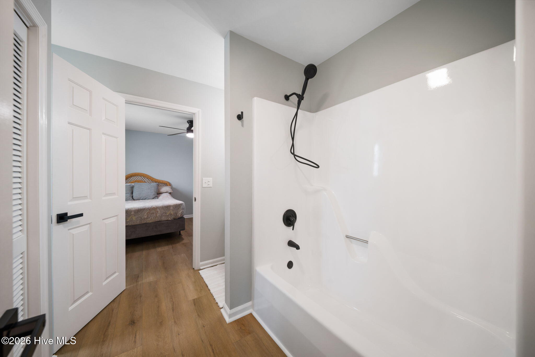 100557260 | Photo 28