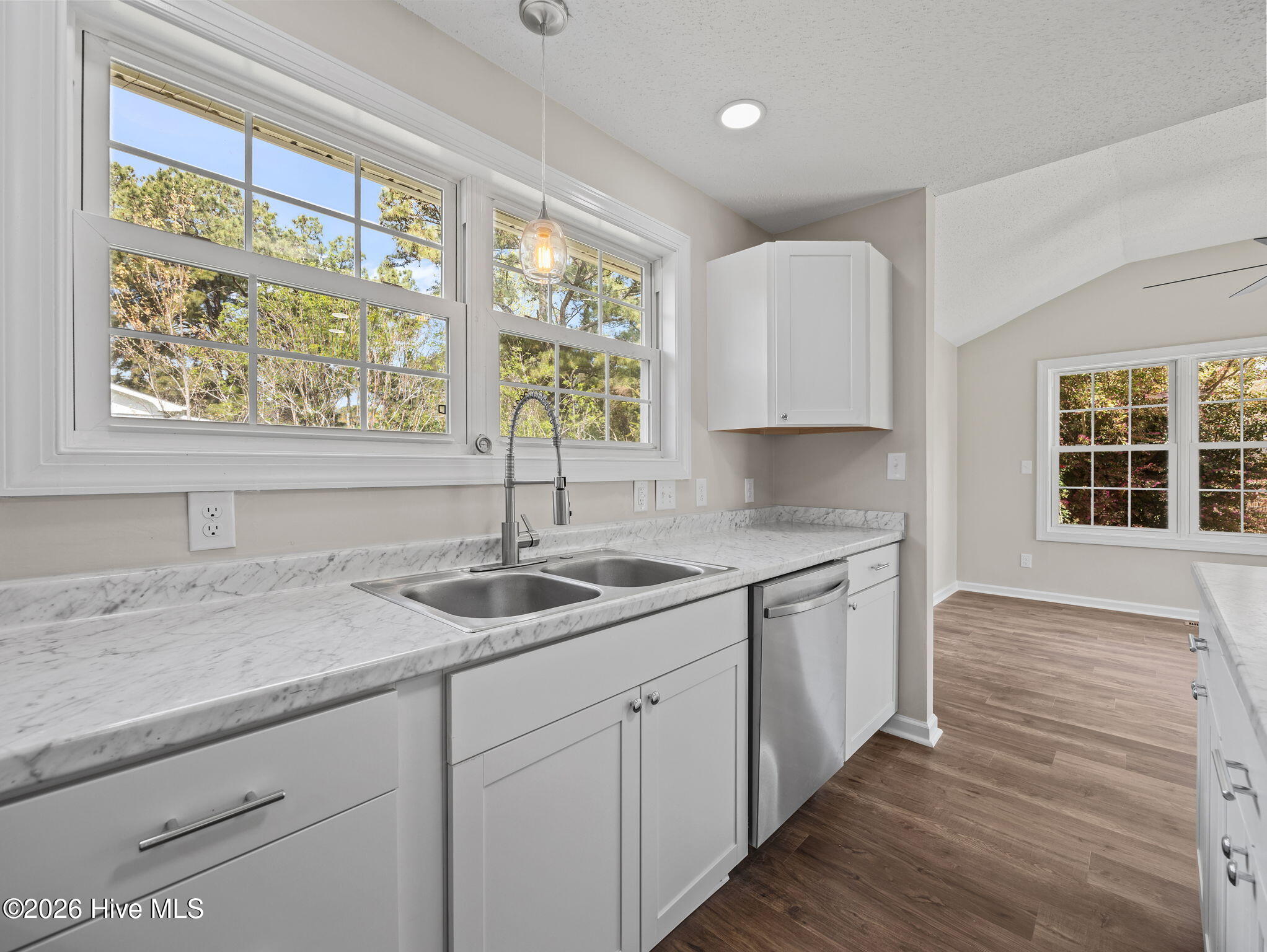 100564387 | Photo 17