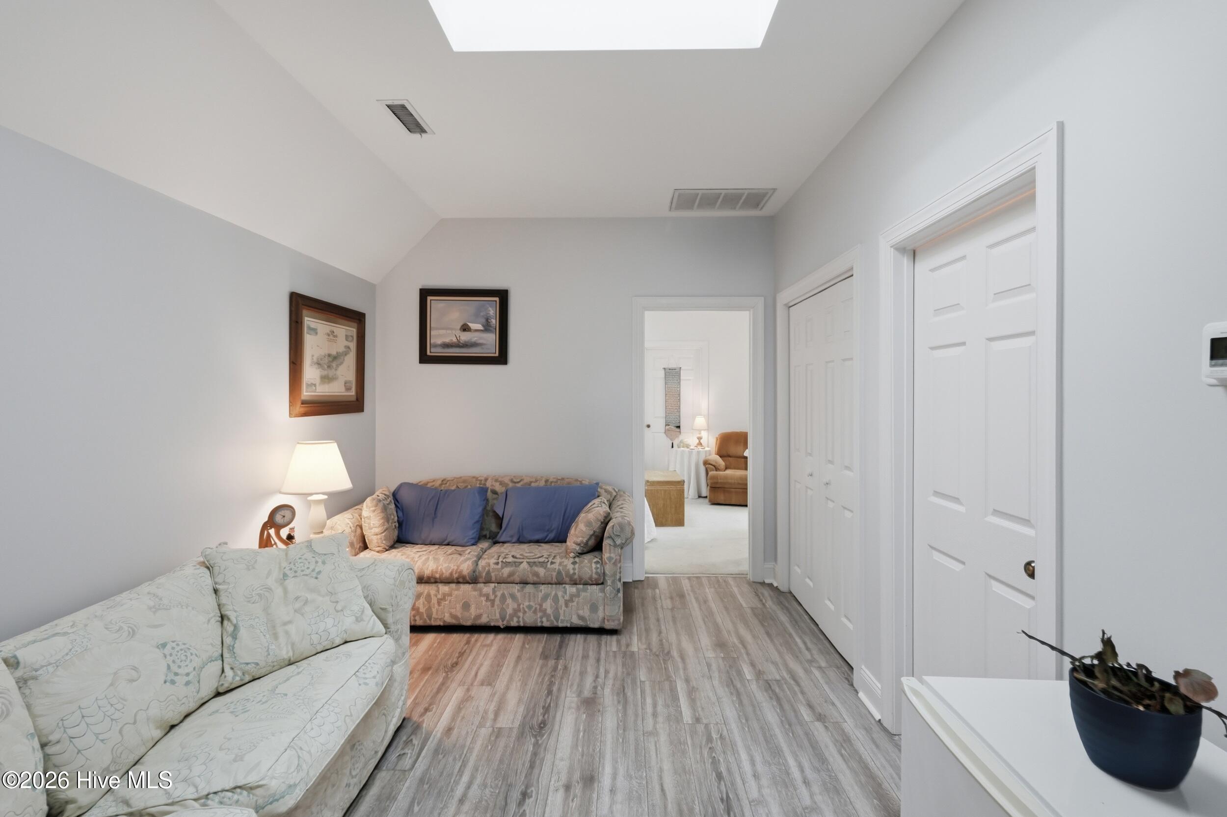 100561994 | Photo 50