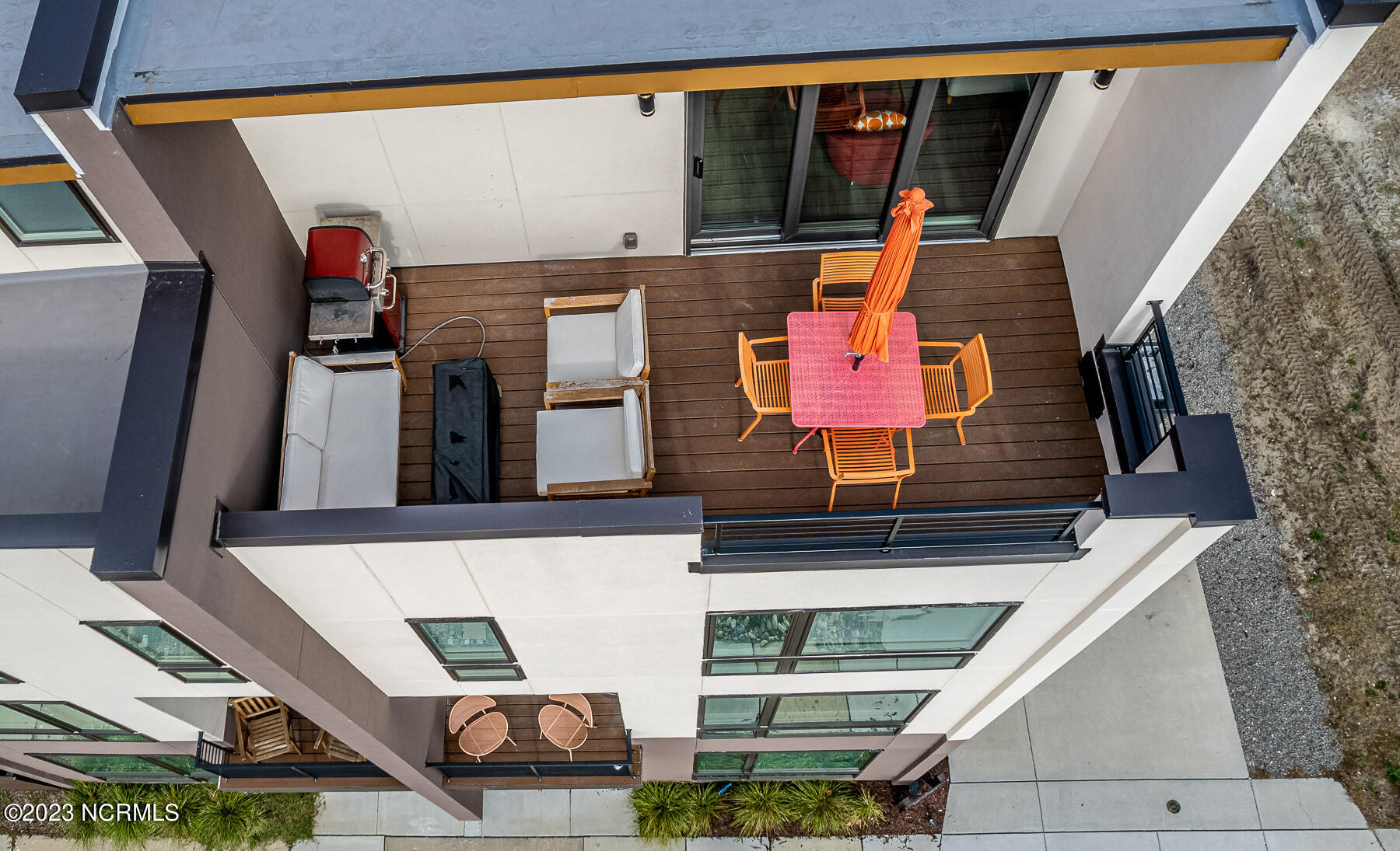 100552304 | Photo 43