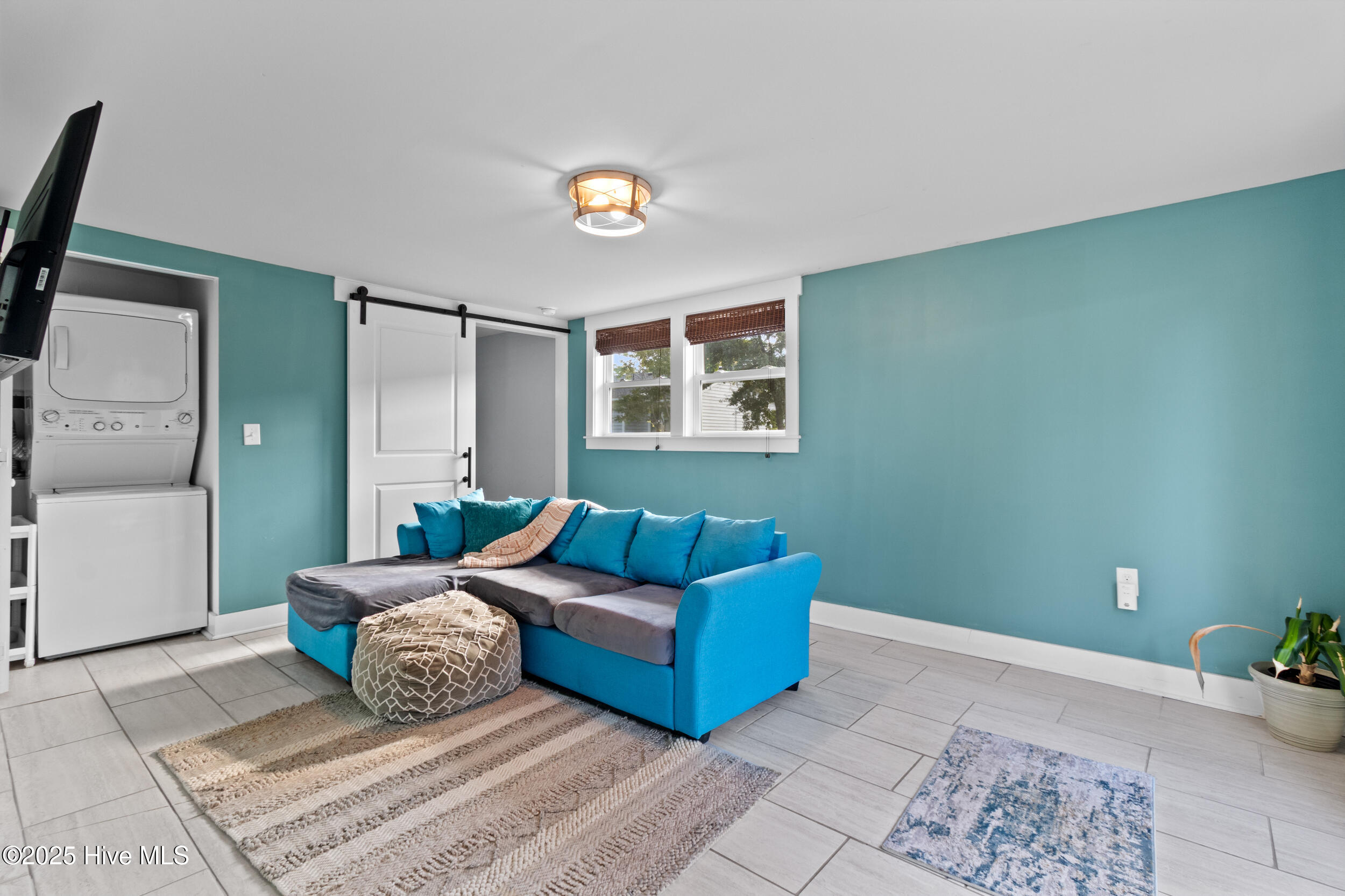 100526770 | Photo 14